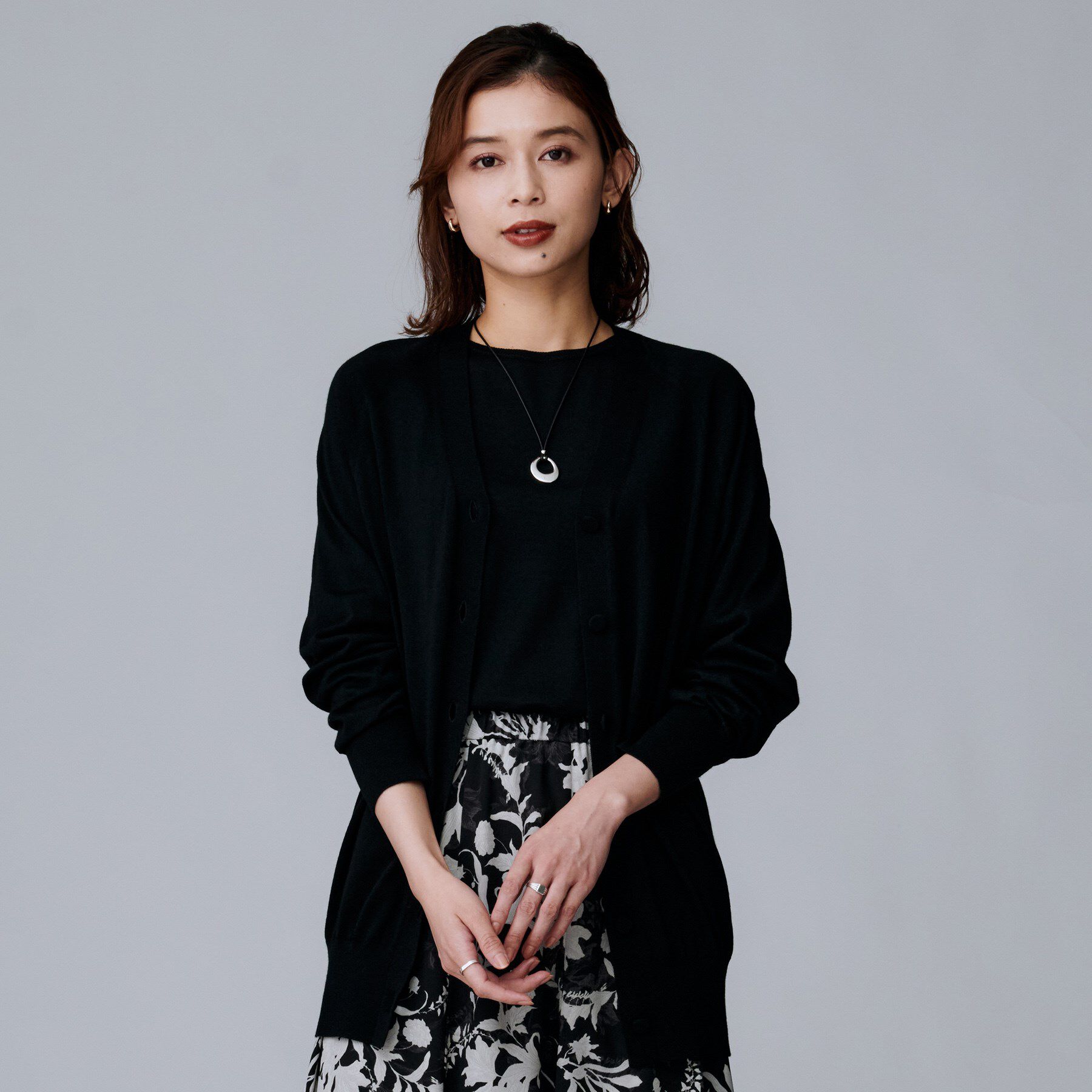 UNTITLED「【アンサンブル可/洗える/Vネック】ウールシルクカーディガン」|カーディガン|