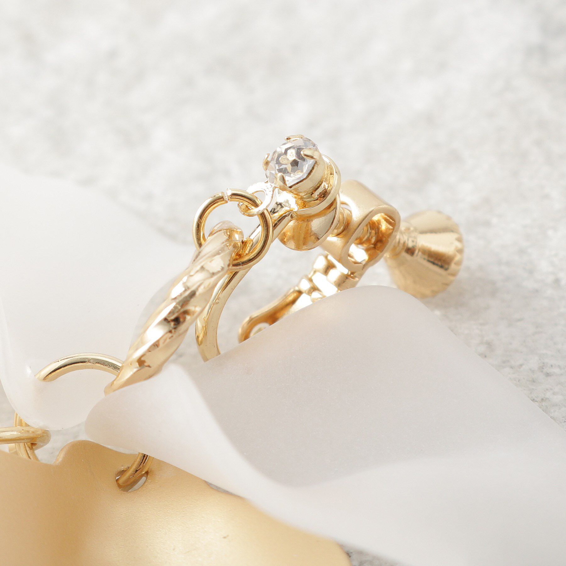 COUP DE CHANCE「ペタルイヤリング／花びらモチーフ／大人フェミニン」|イヤリング|