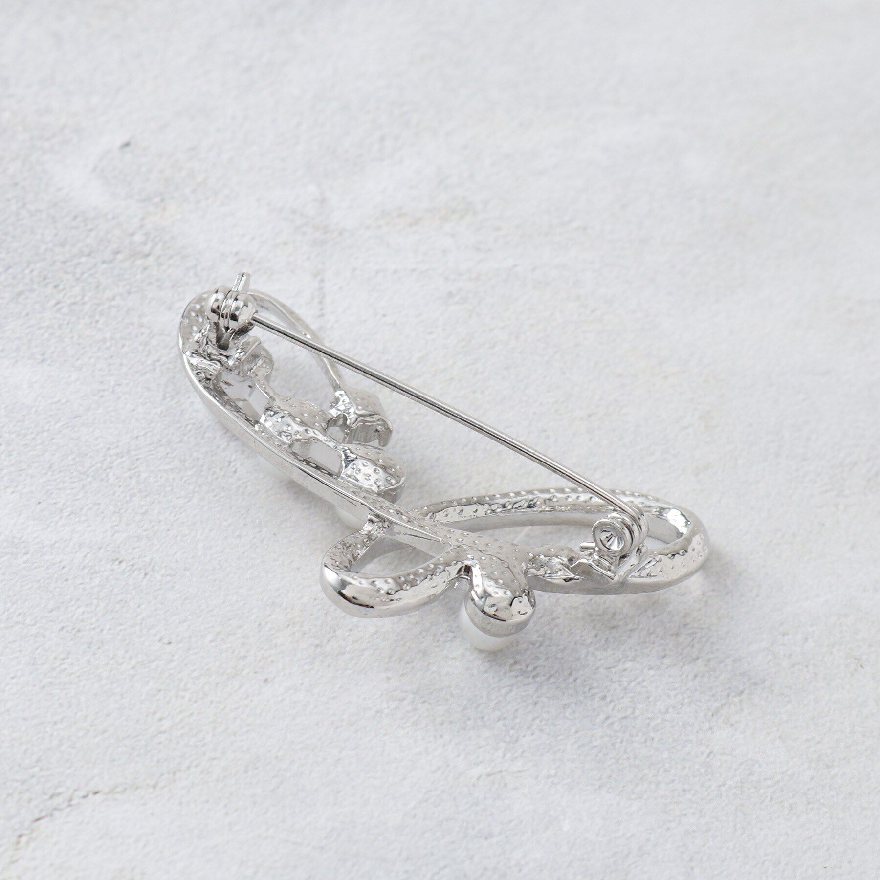 grove「メタルラインビジューパール調ブローチ【入卒対応可】」|ブローチ・コサージュ|