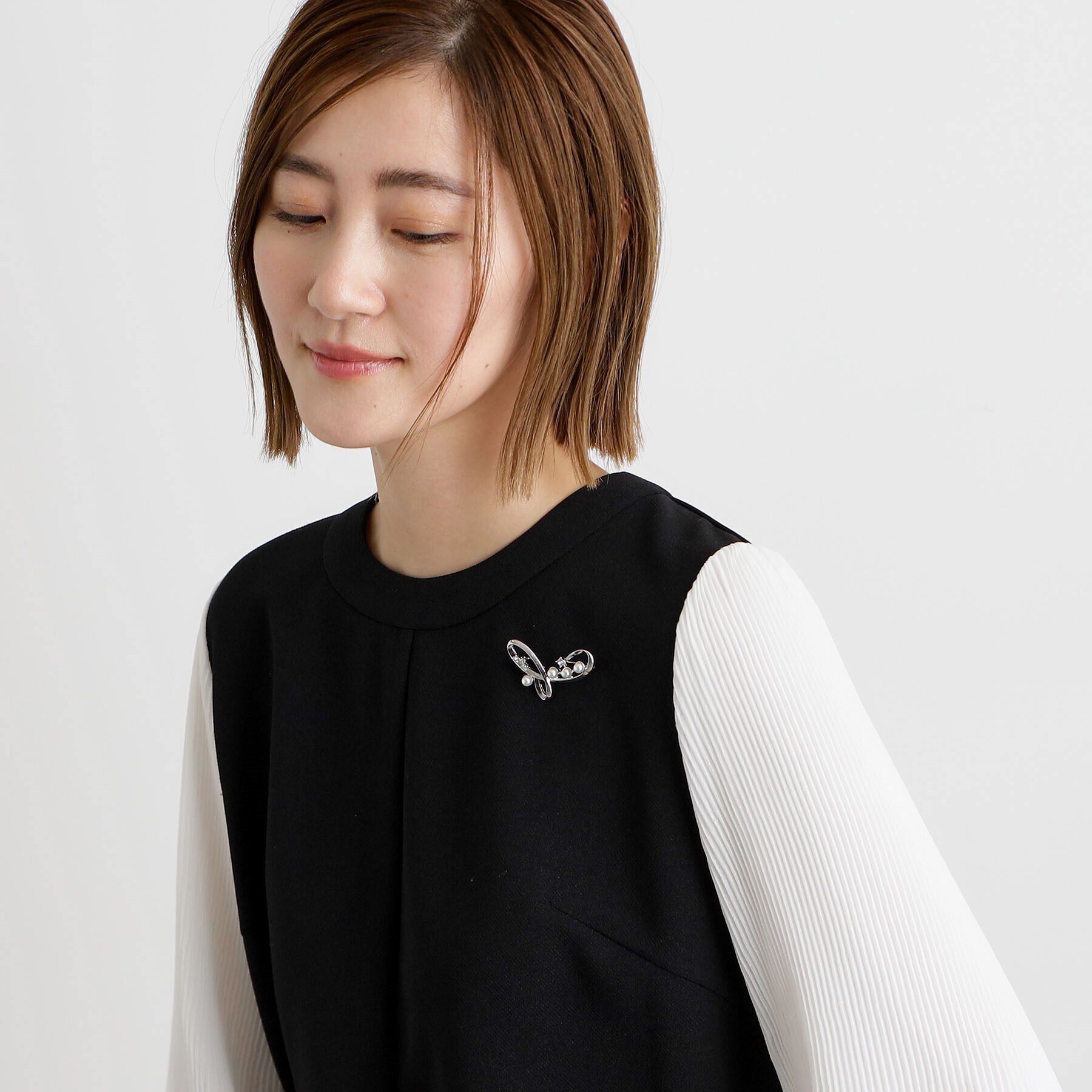 grove「メタルラインビジューパール調ブローチ【入卒対応可】」|ブローチ・コサージュ|