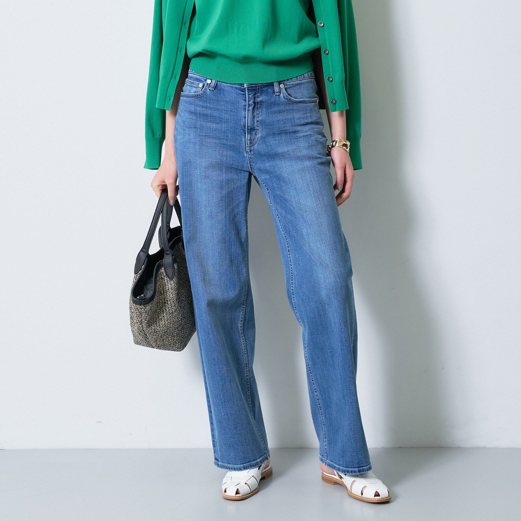 INDIVI「【春の新色登場！褒められデニム】ワイドストレート デニムパンツ」|デニム|ブルー(692)