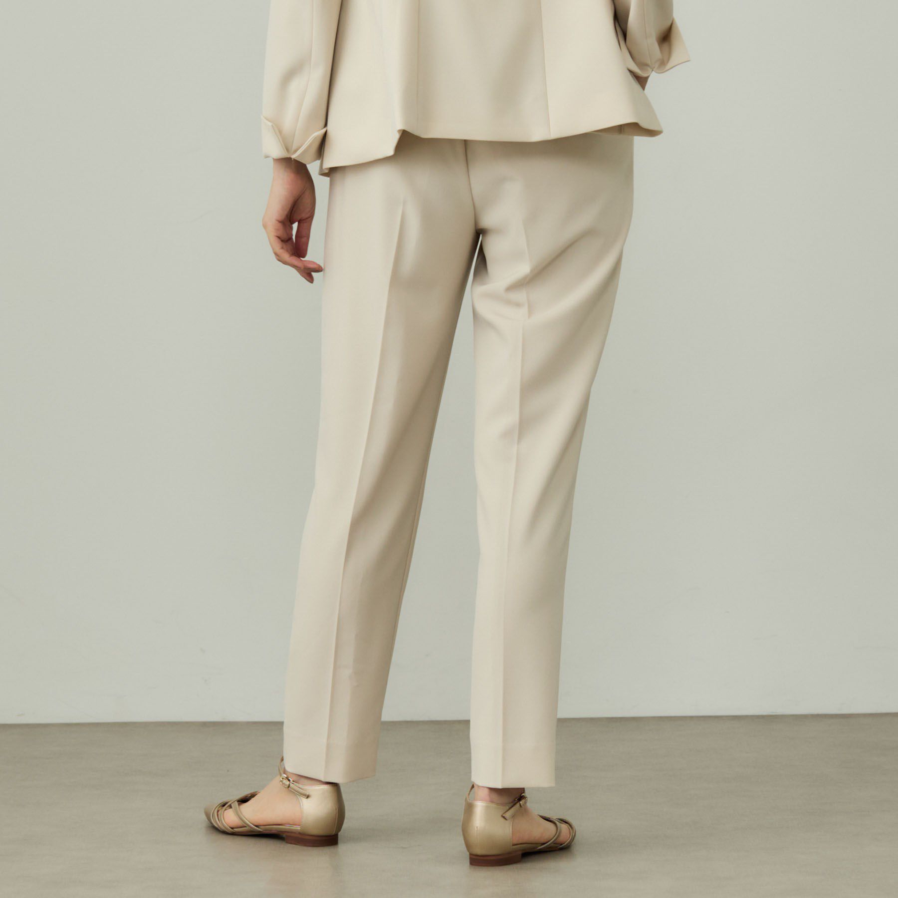 INDIVI「【洗える／UVケア】ストレッチ タックテーパードパンツ」|スーツ|