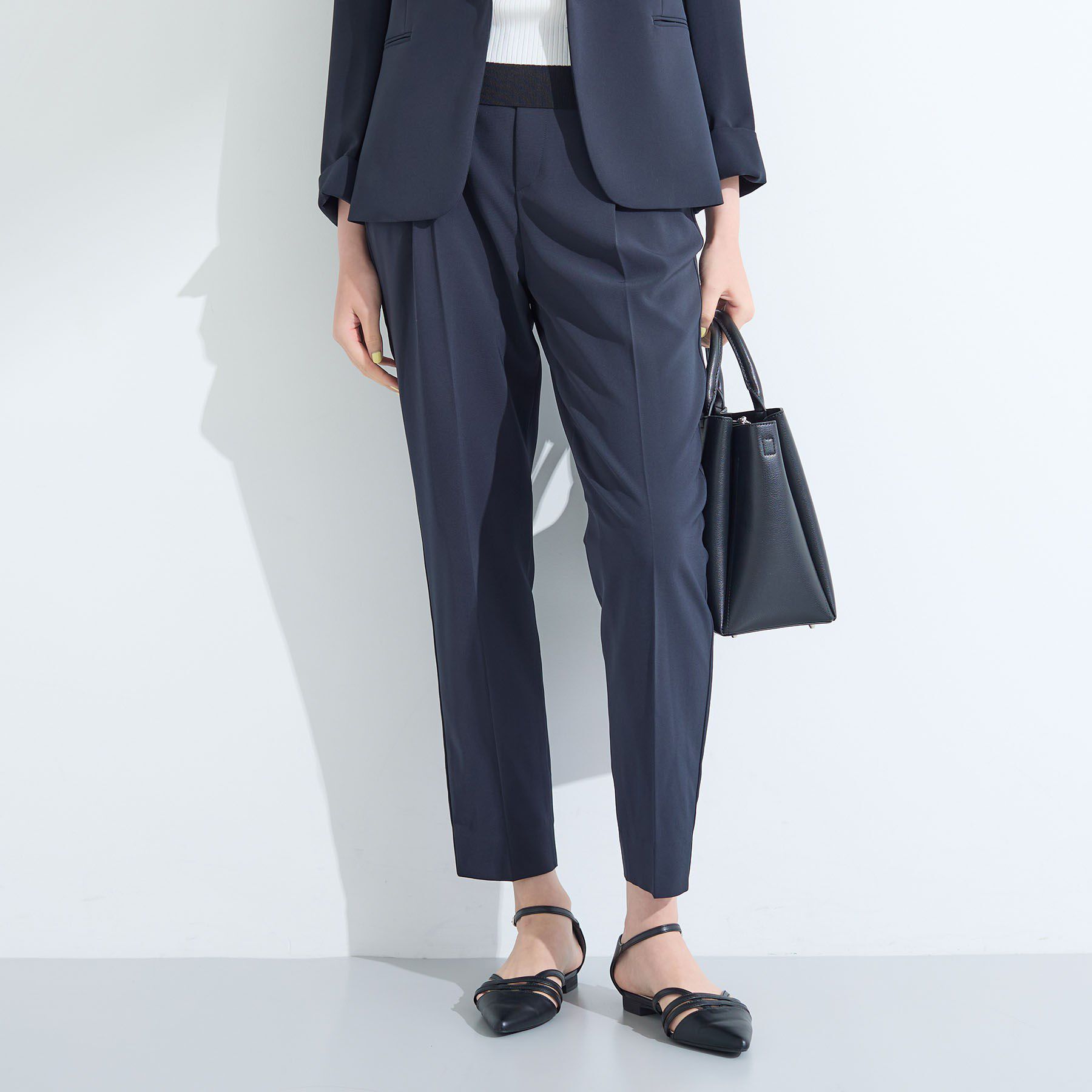 INDIVI「【洗える／UVケア】ストレッチ タックテーパードパンツ」|スーツ|ネイビー(094)