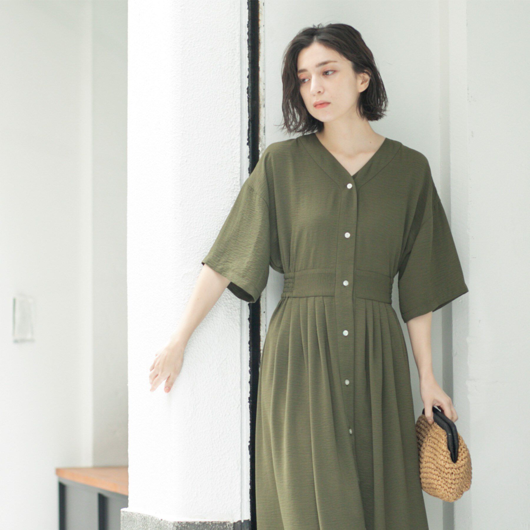 OPAQUE.CLIP「シャーリングフィット＆フレアワンピース【洗濯機洗い可】」|ワンピース|カーキ(029)