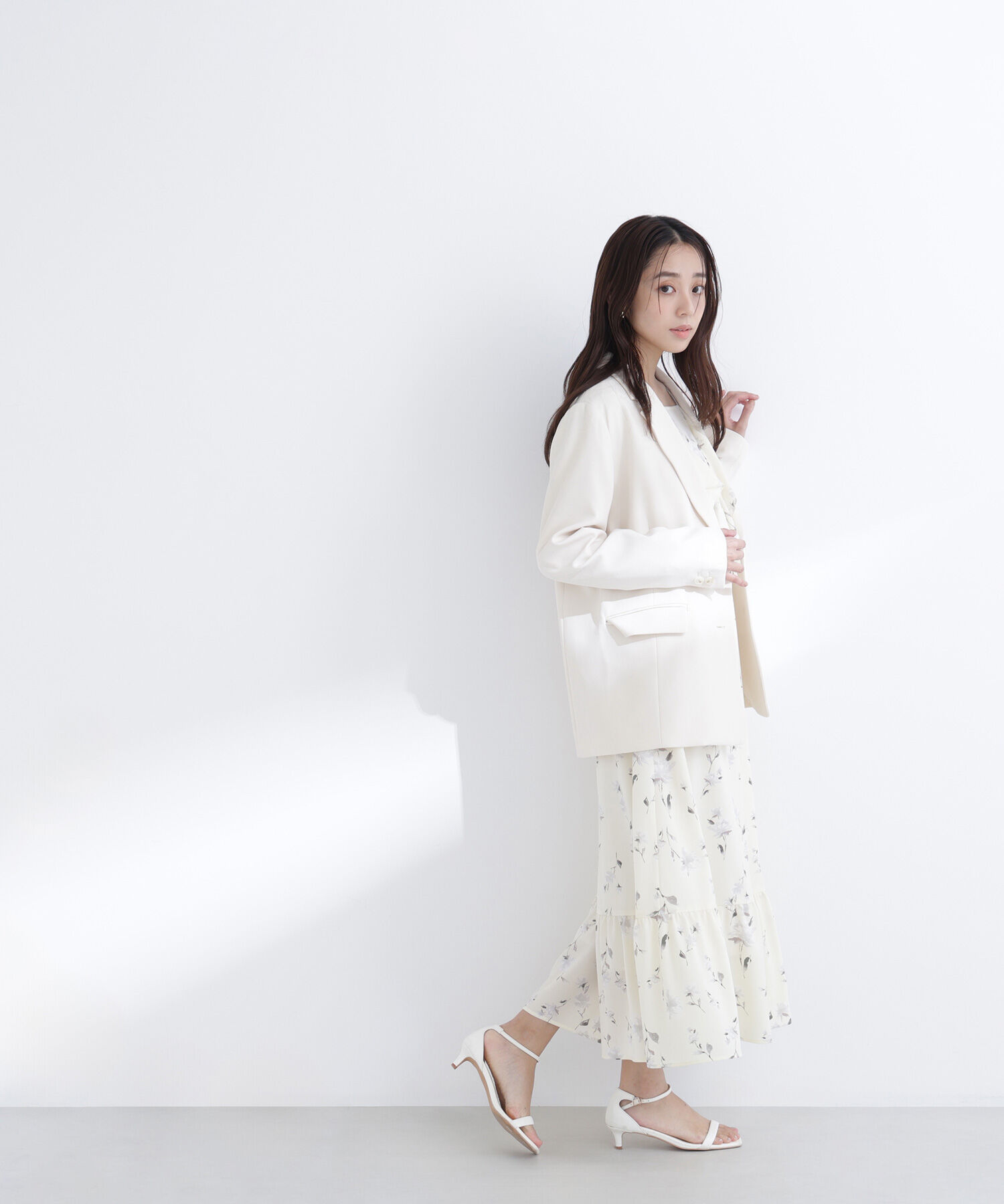  「ラッフルフラワープリントワンピース」|ワンピース|