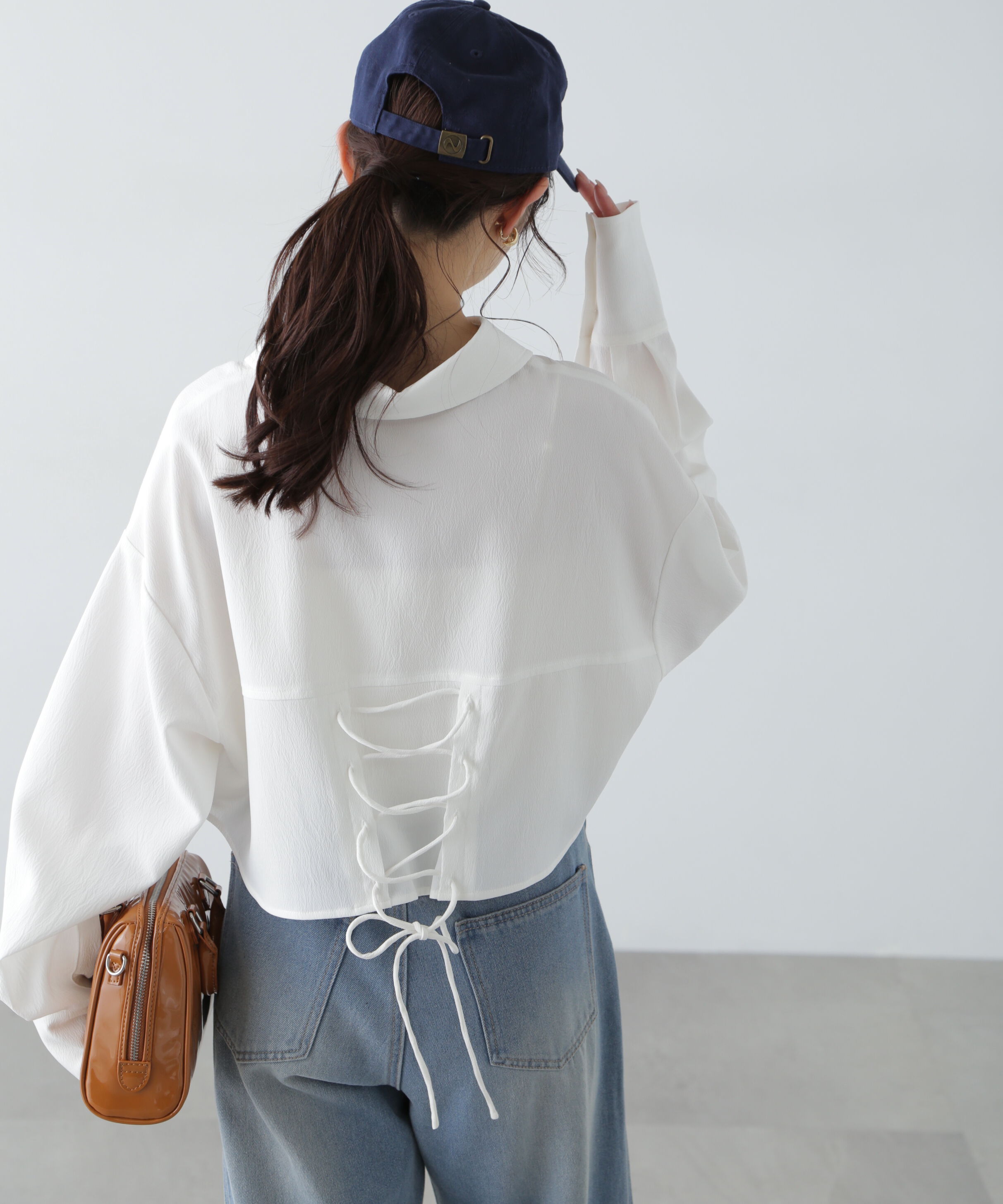  「バックレースアップショート丈シャツ」|シャツ・ブラウス|オフホワイト