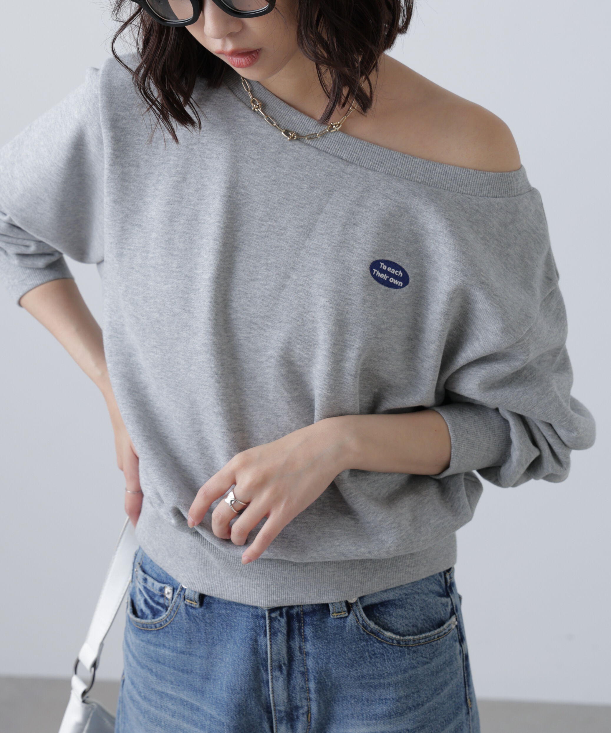  「オフショルワンポイント刺繍スウェット」|Tシャツ・カットソー|