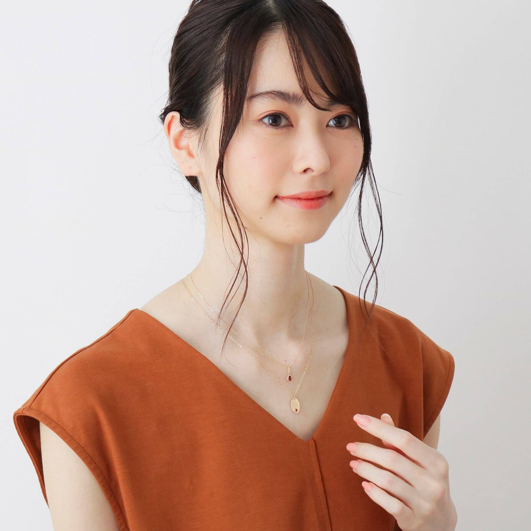 COCOSHNIK「カラーストーン（ガーネット）オーバルプレート　ネックレス」|ネックレス|