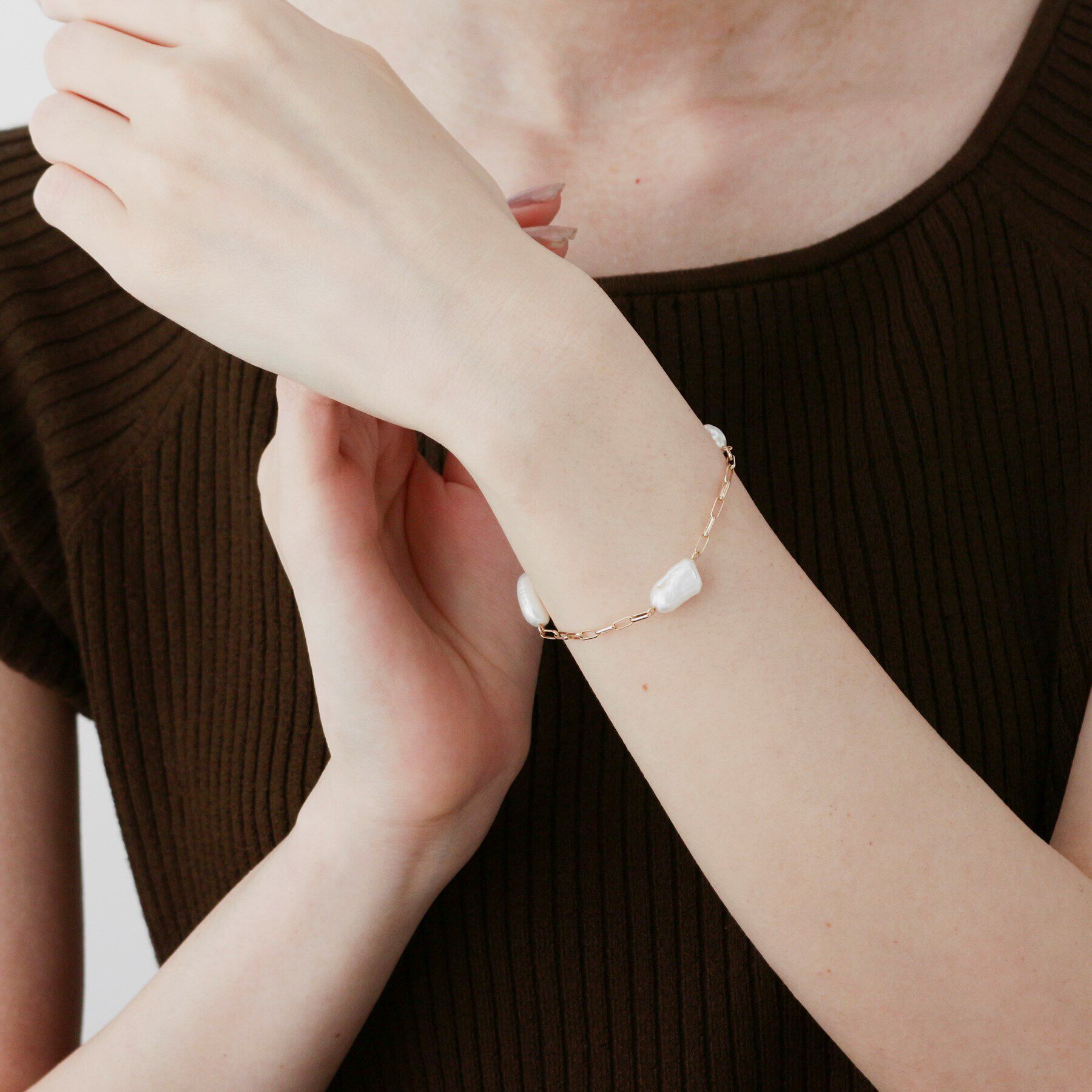 COCOSHNIK「K10バロック淡水パール ステーション ブレスレット」|ブレスレット・バングル|