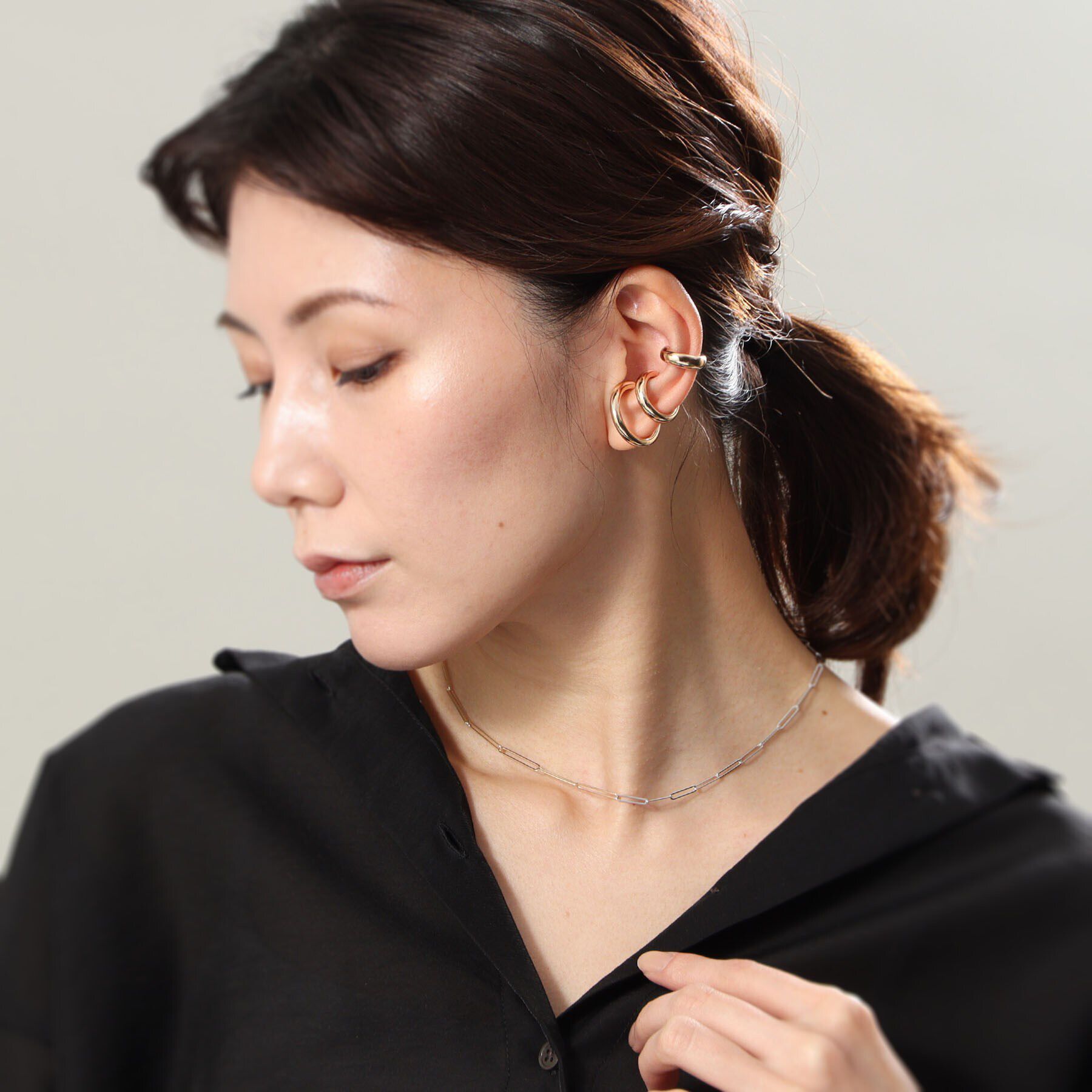 COCOSHNIK「K10丸線ボリューム イヤーカフ小」|イヤリング|