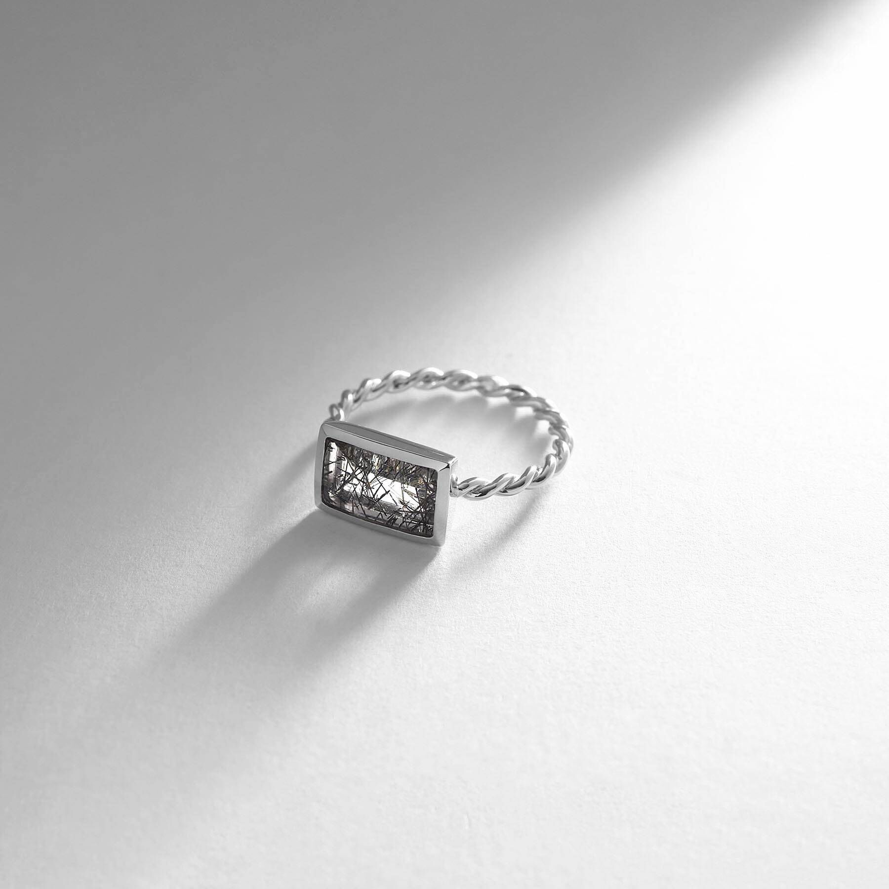 COCOSHNIK「K10トルマリンインクォーツ バフトップカット リング WG」|リング|