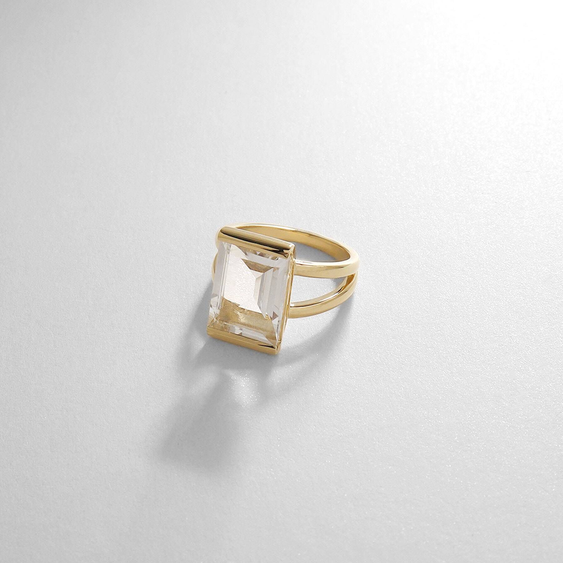 COCOSHNIK「K18クォーツ ダブルアームリング」|リング|