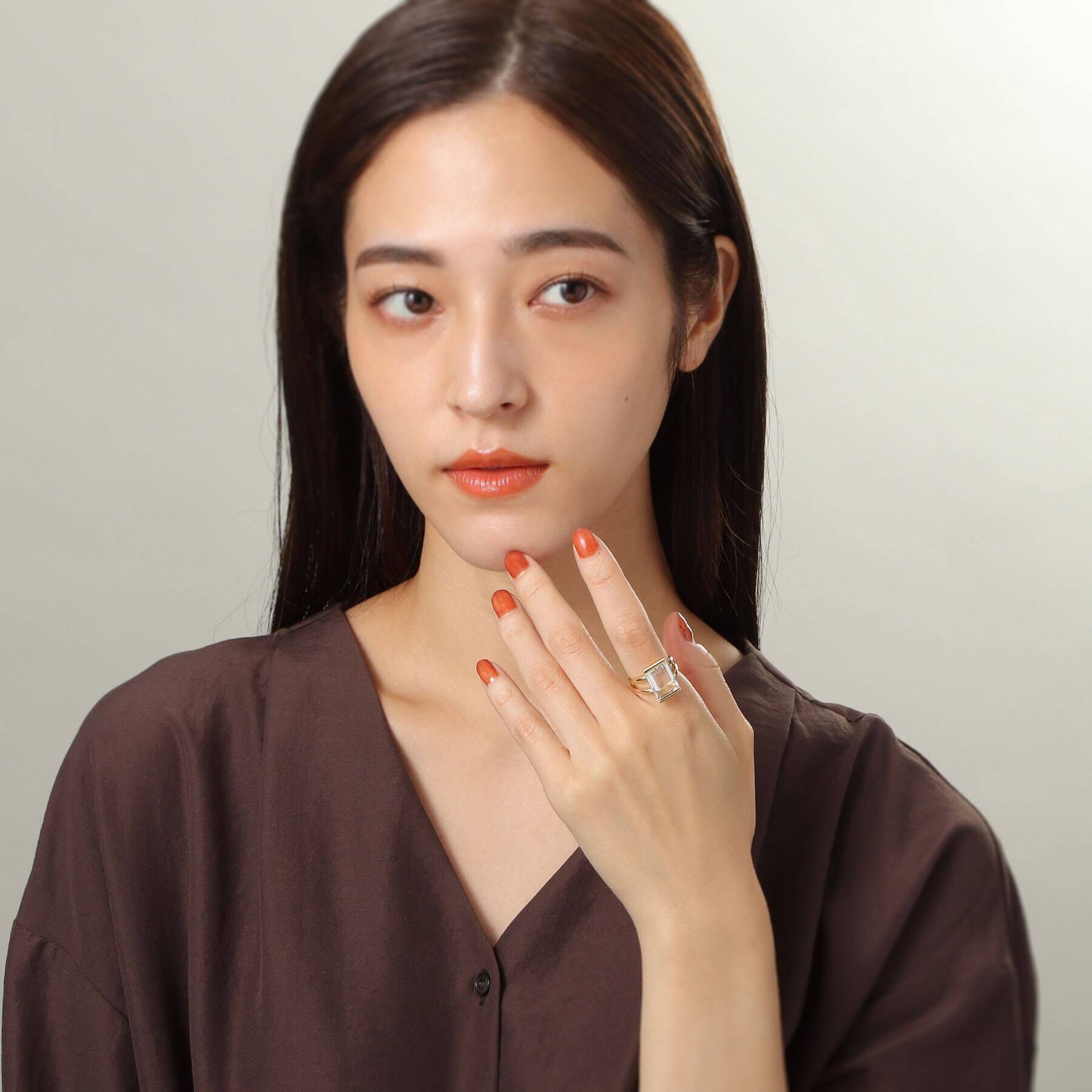 COCOSHNIK「K18クォーツ ダブルアームリング」|リング|