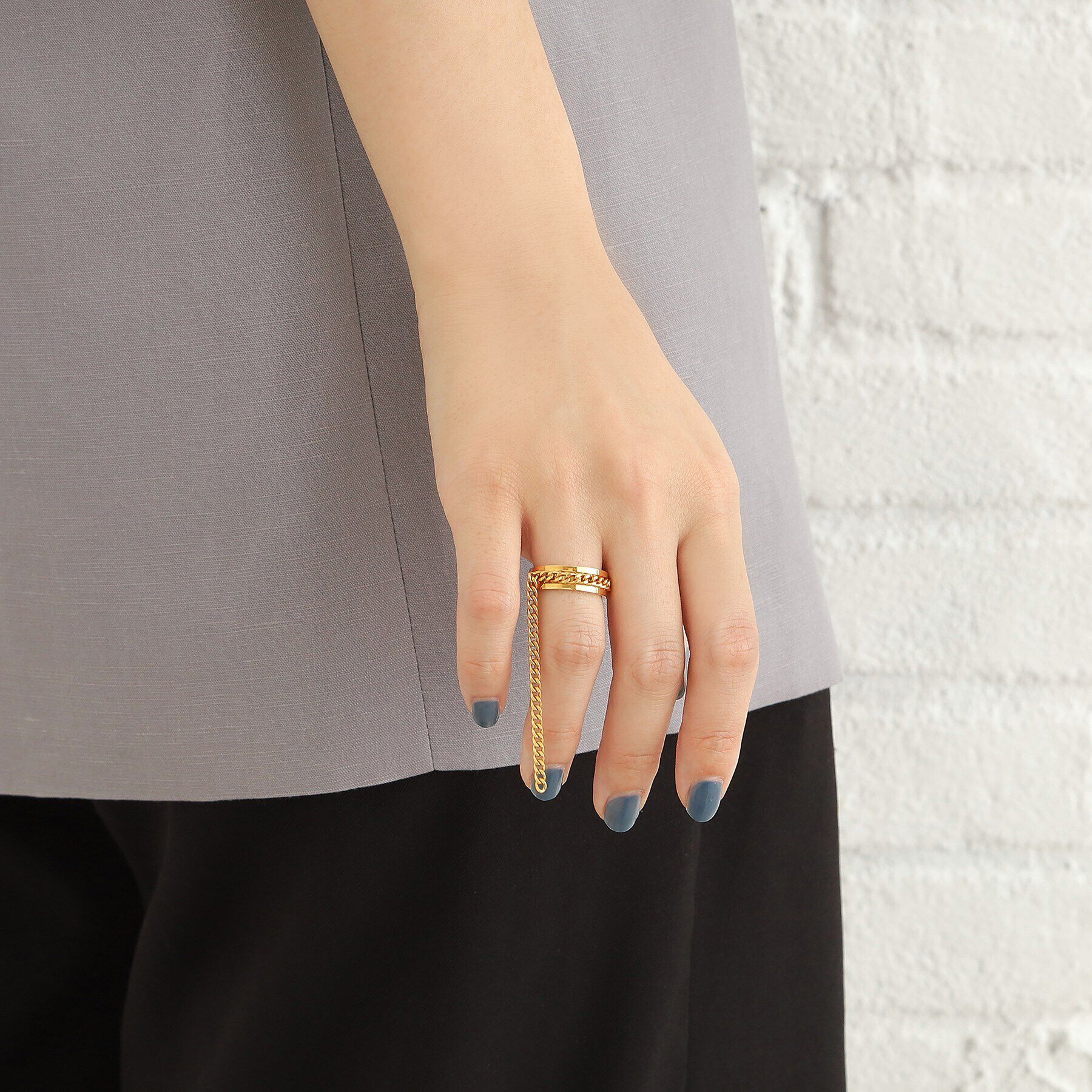 COCOSHNIK ONKITSCH「シルバー ハンギング カーブチェーンリング GP」|リング|