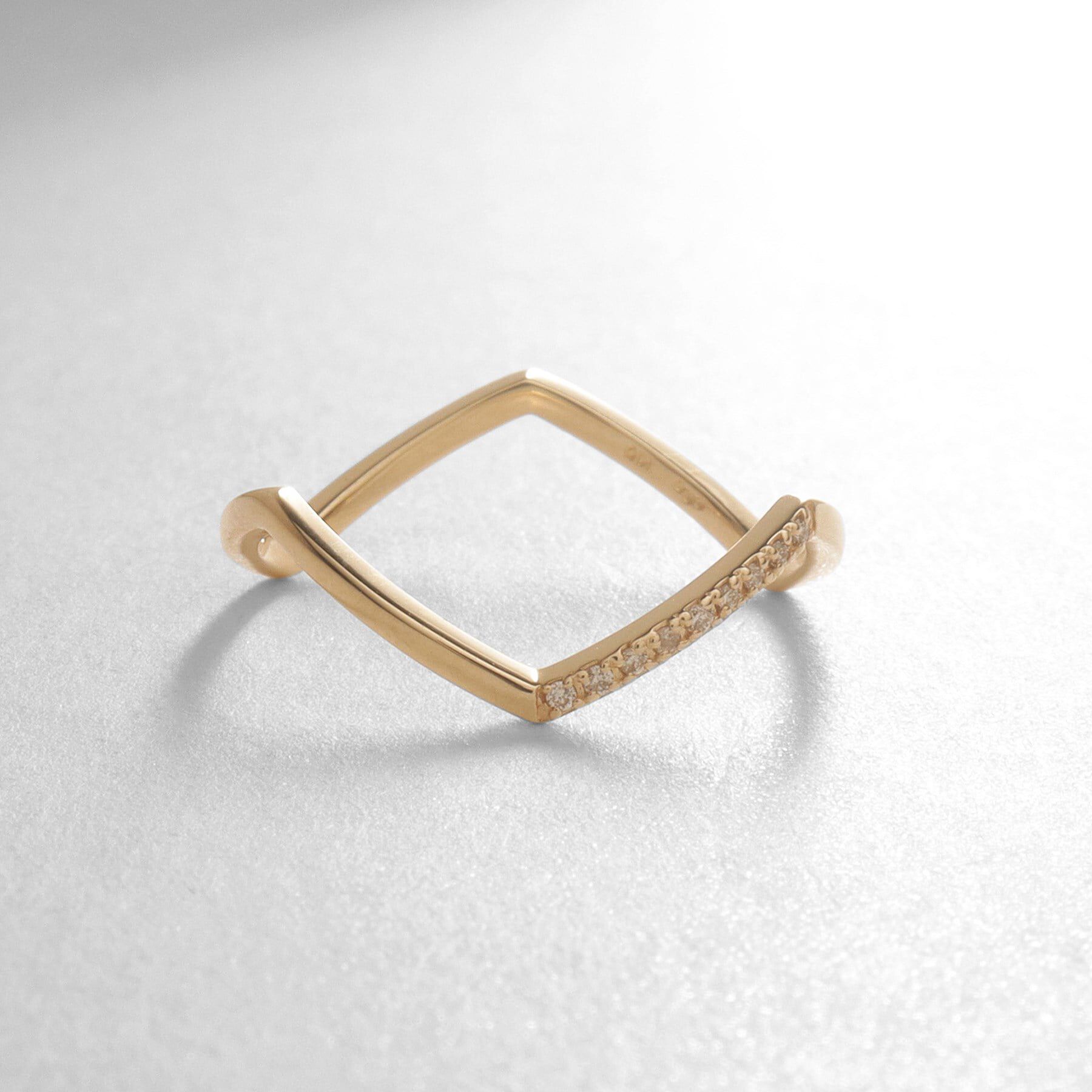 COCOSHNIK「K10ダイヤモンド V字連続 リング」|リング|