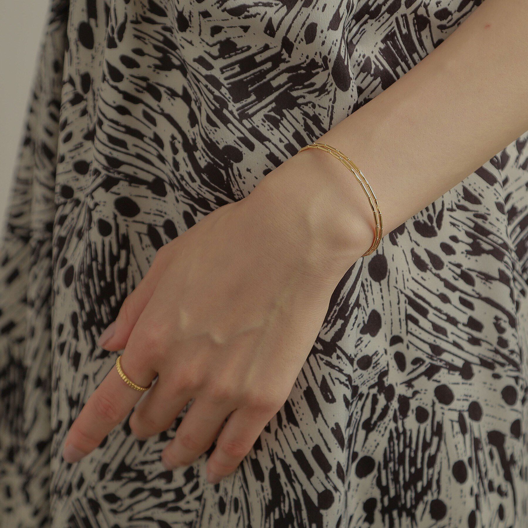 COCOSHNIK「K18シェイプカットビーズ形状記憶 ブレスレット」|ブレスレット・バングル|