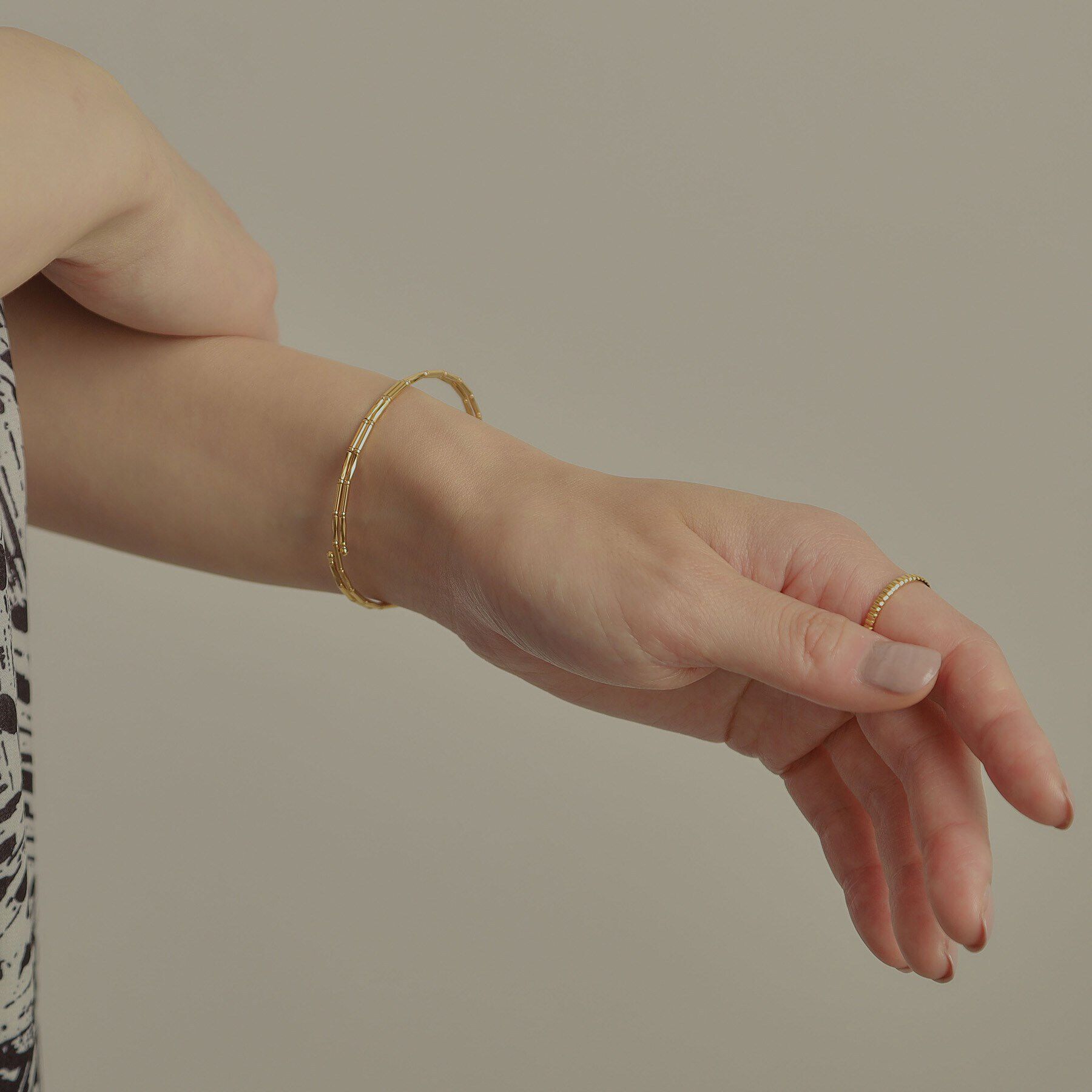 COCOSHNIK「K18シェイプカットビーズ形状記憶 ブレスレット」|ブレスレット・バングル|