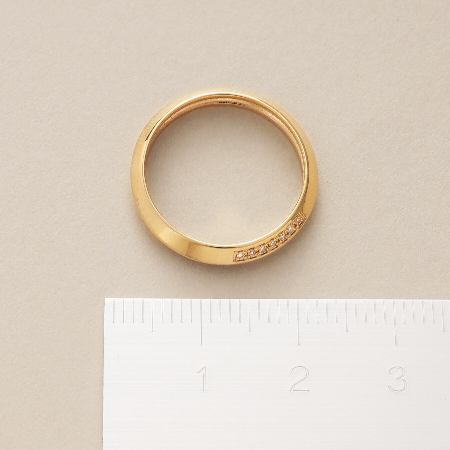 COCOSHNIK「K10ダイヤモンド しのぎダイアゴナル リング」|リング|