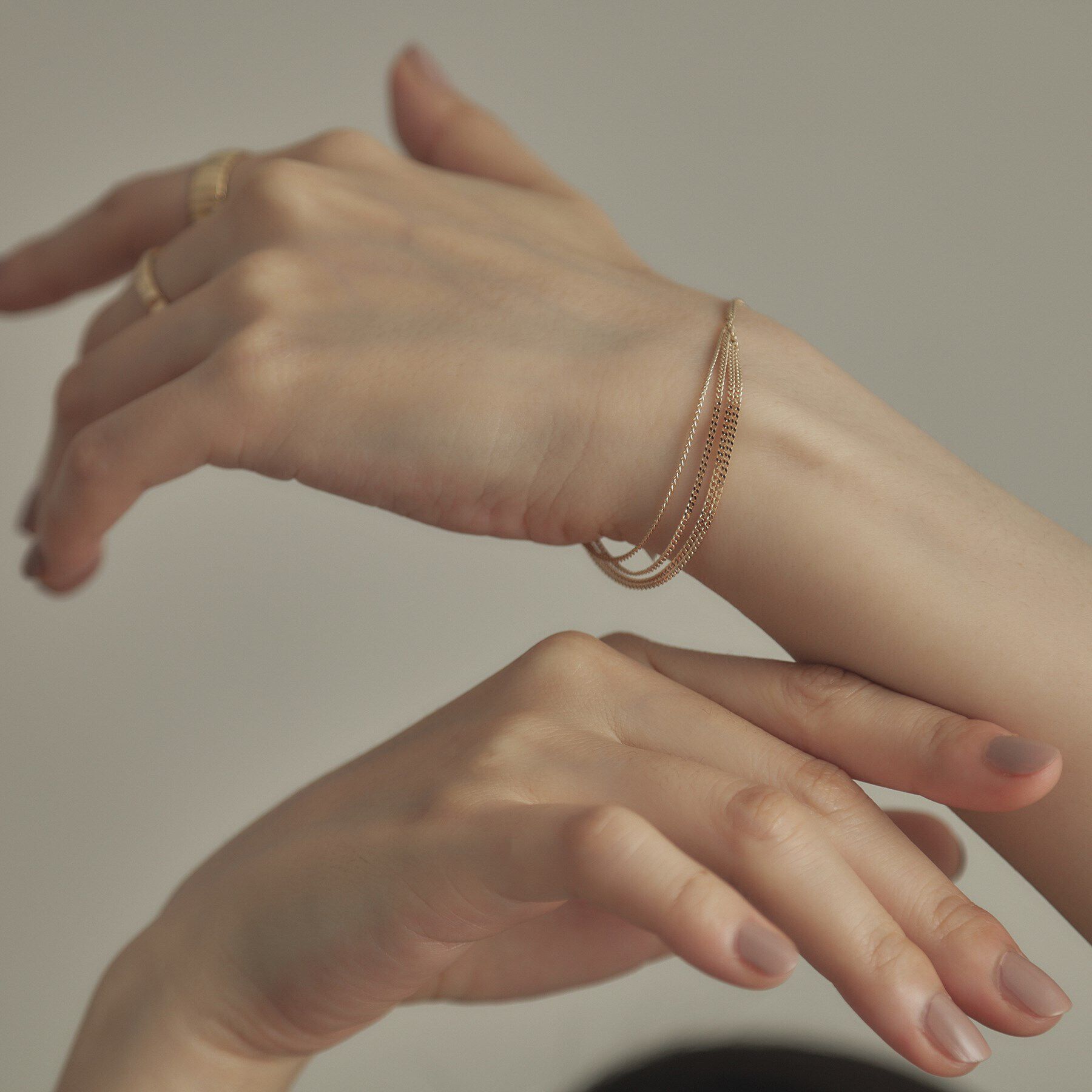 COCOSHNIK「K10キヘイアシンメトリードレープ ブレスレット」|ブレスレット・バングル|