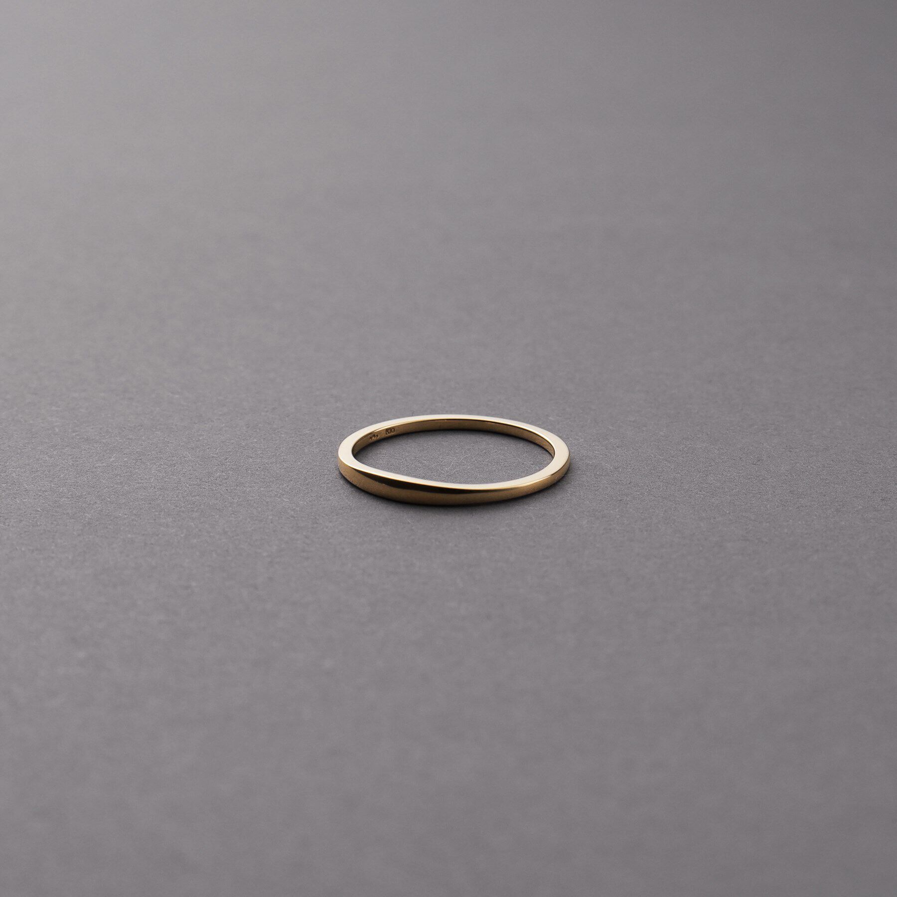 COCOSHNIK ONKITSCH「K10スキニーリング マーキスシグネット」|リング|イエローゴールド(1