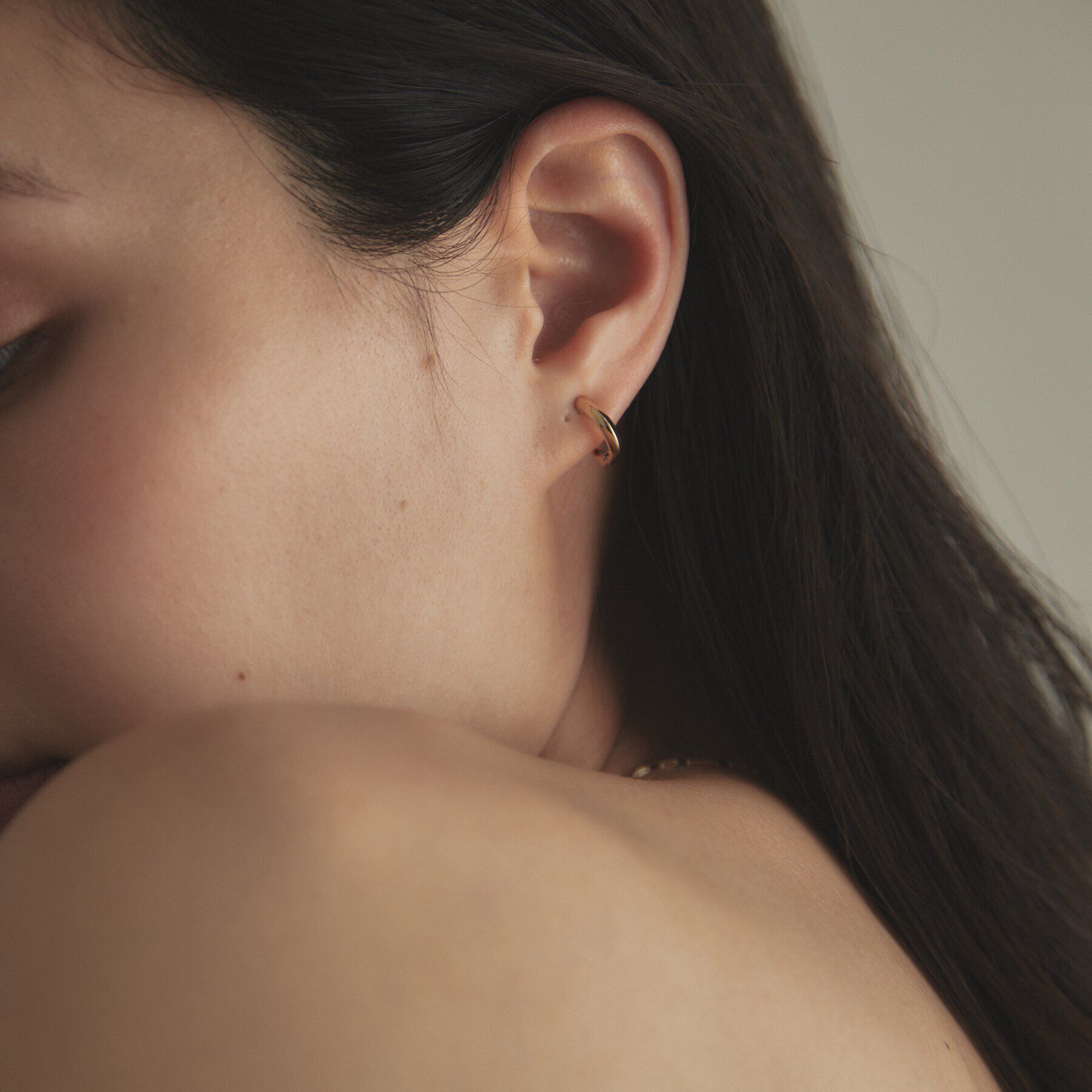 COCOSHNIK「K10しのぎワンタッチ イヤリング」|イヤリング|