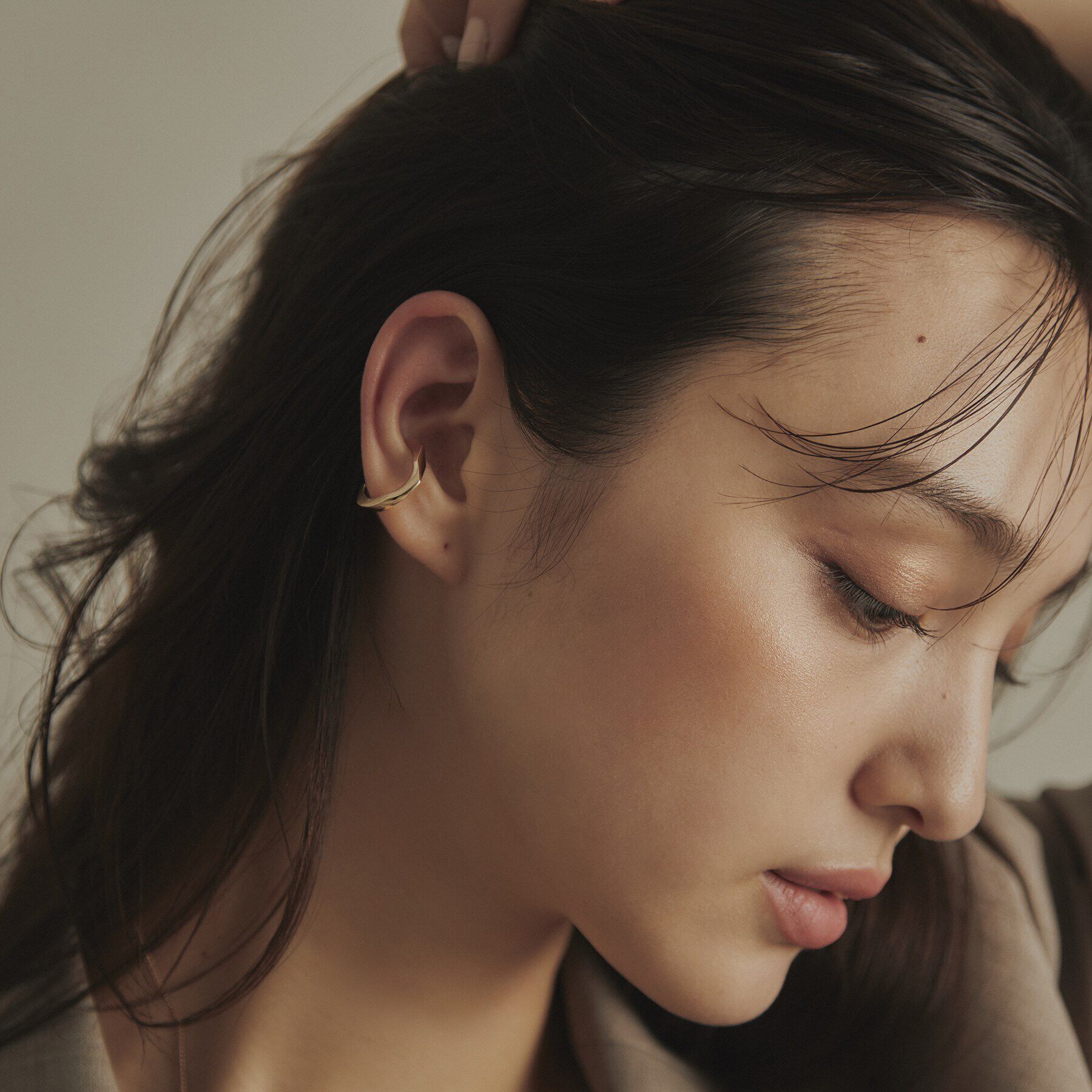 COCOSHNIK「K10キヘイモチーフ イヤーカフ」|イヤリング|