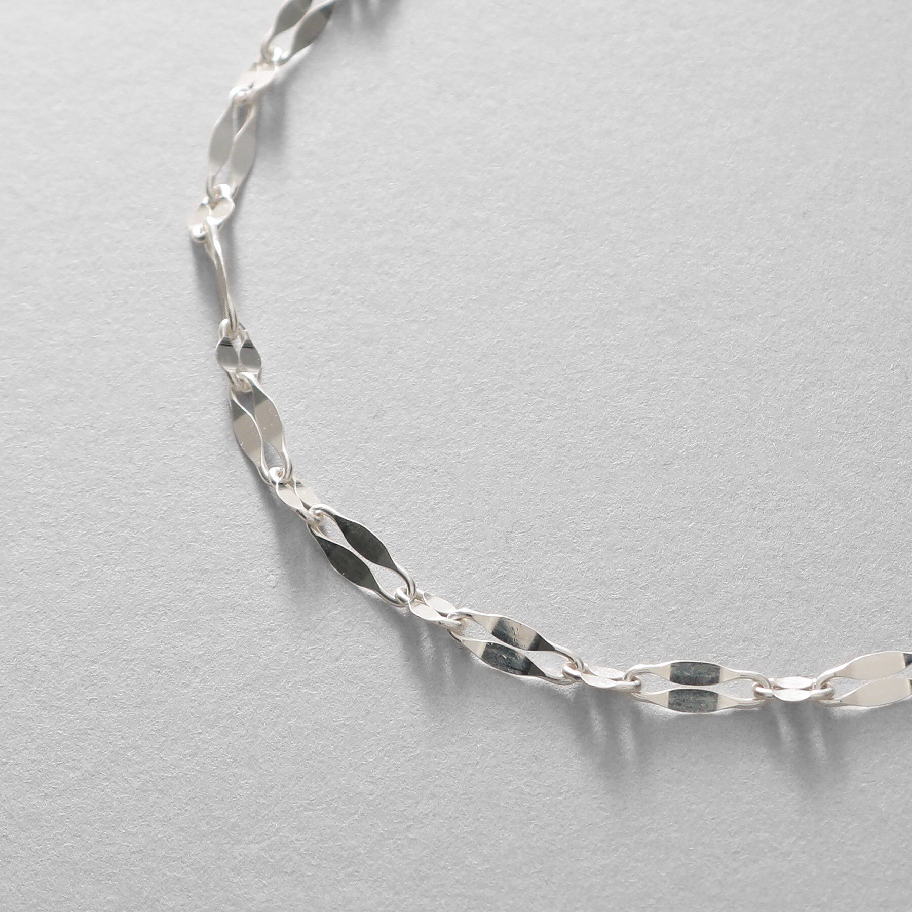 COCOSHNIK ONKITSCH「シルバー デザインチェーン デュアルペタルブレスレット」|ブレスレット・バングル|