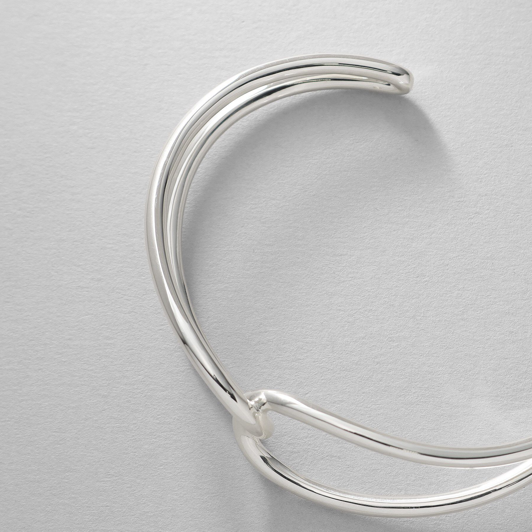 COCOSHNIK ONKITSCH「シルバー ワンストロークノットバングル」|ブレスレット・バングル|