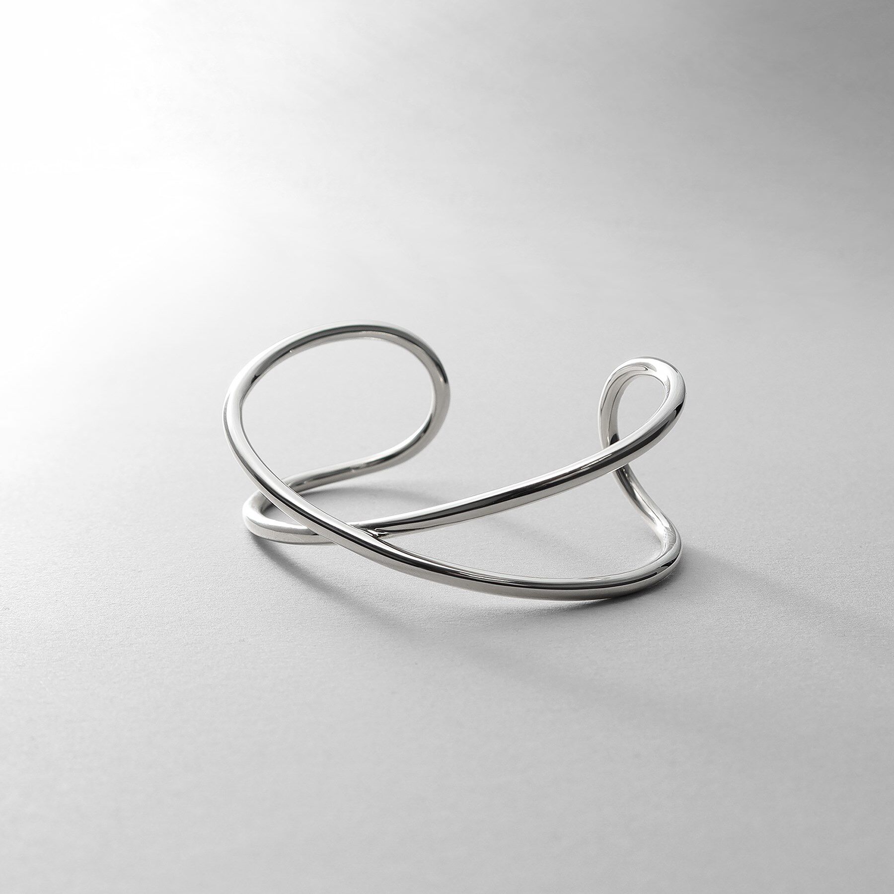 COCOSHNIK ONKITSCH「シルバー ワンストロークXバングル」|ブレスレット・バングル|