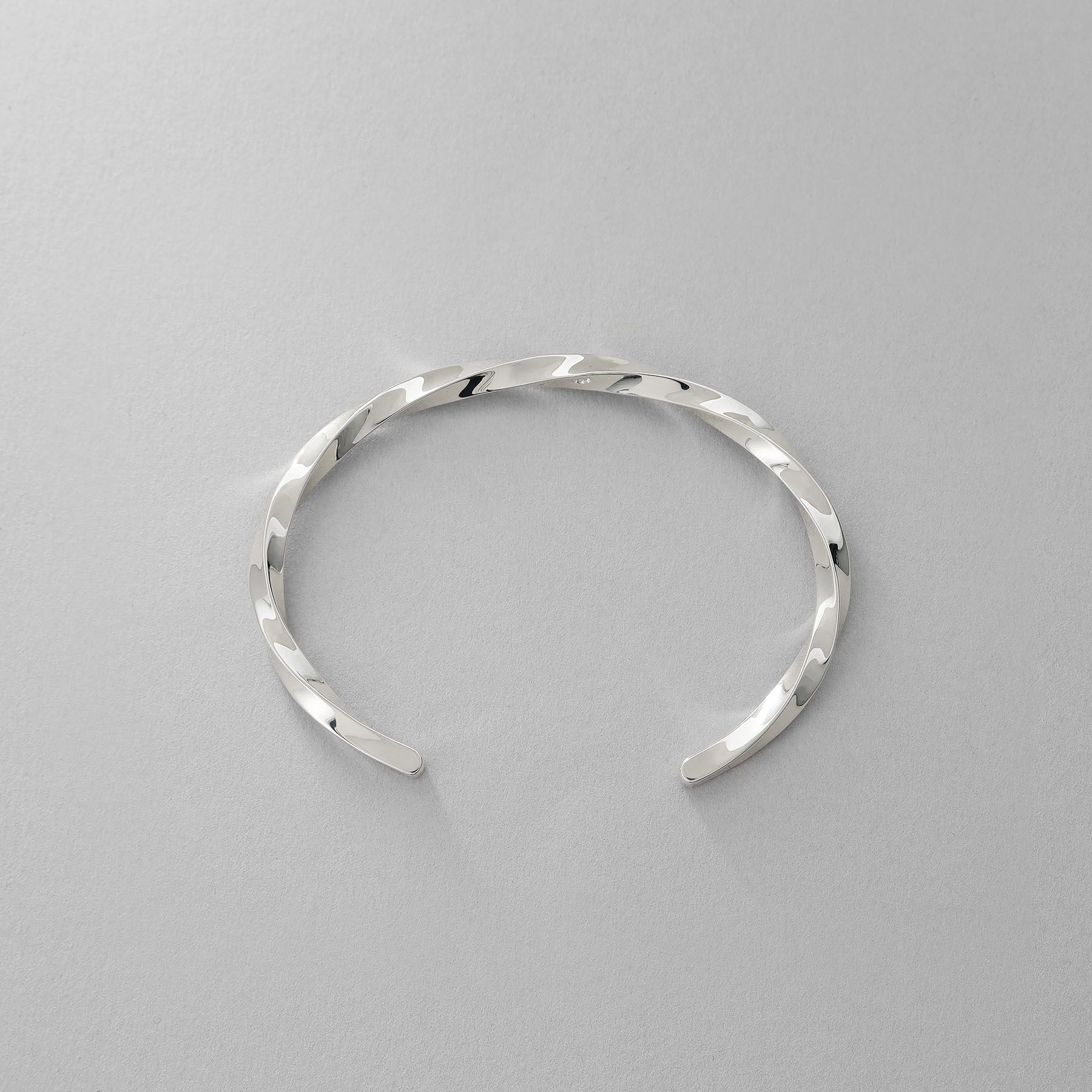 COCOSHNIK ONKITSCH「シルバー スクリューバングル」|ブレスレット・バングル|