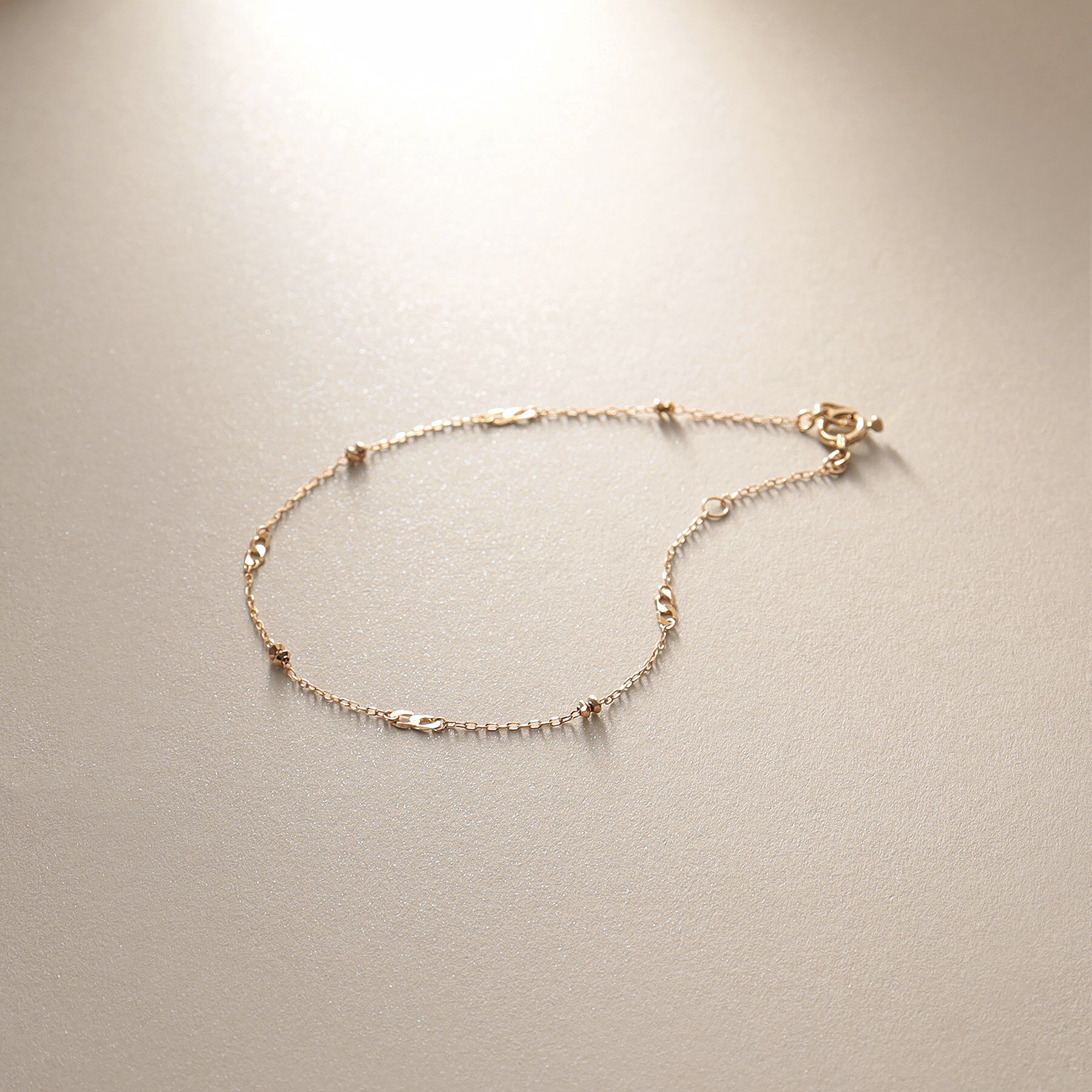 COCOSHNIK「K18フラットキヘイ&times;カットビーズ ブレスレット」|ブレスレット・バングル|