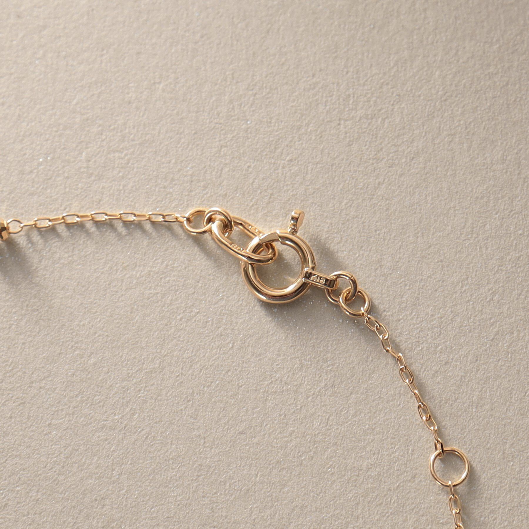 COCOSHNIK「K18フラットキヘイ&times;カットビーズ ブレスレット」|ブレスレット・バングル|