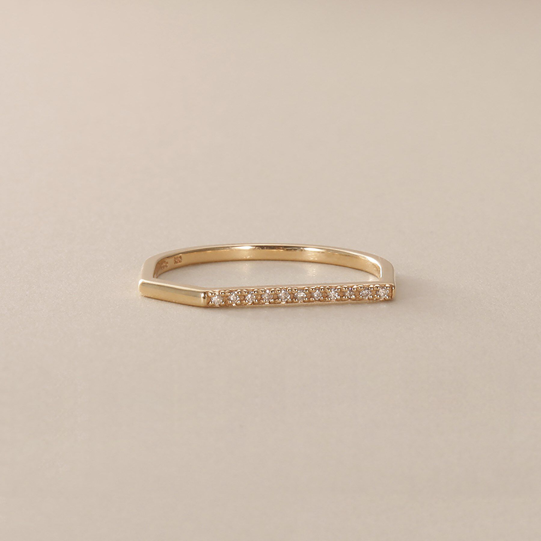 COCOSHNIK「K10ダイヤモンド スロープ リング」|リング|