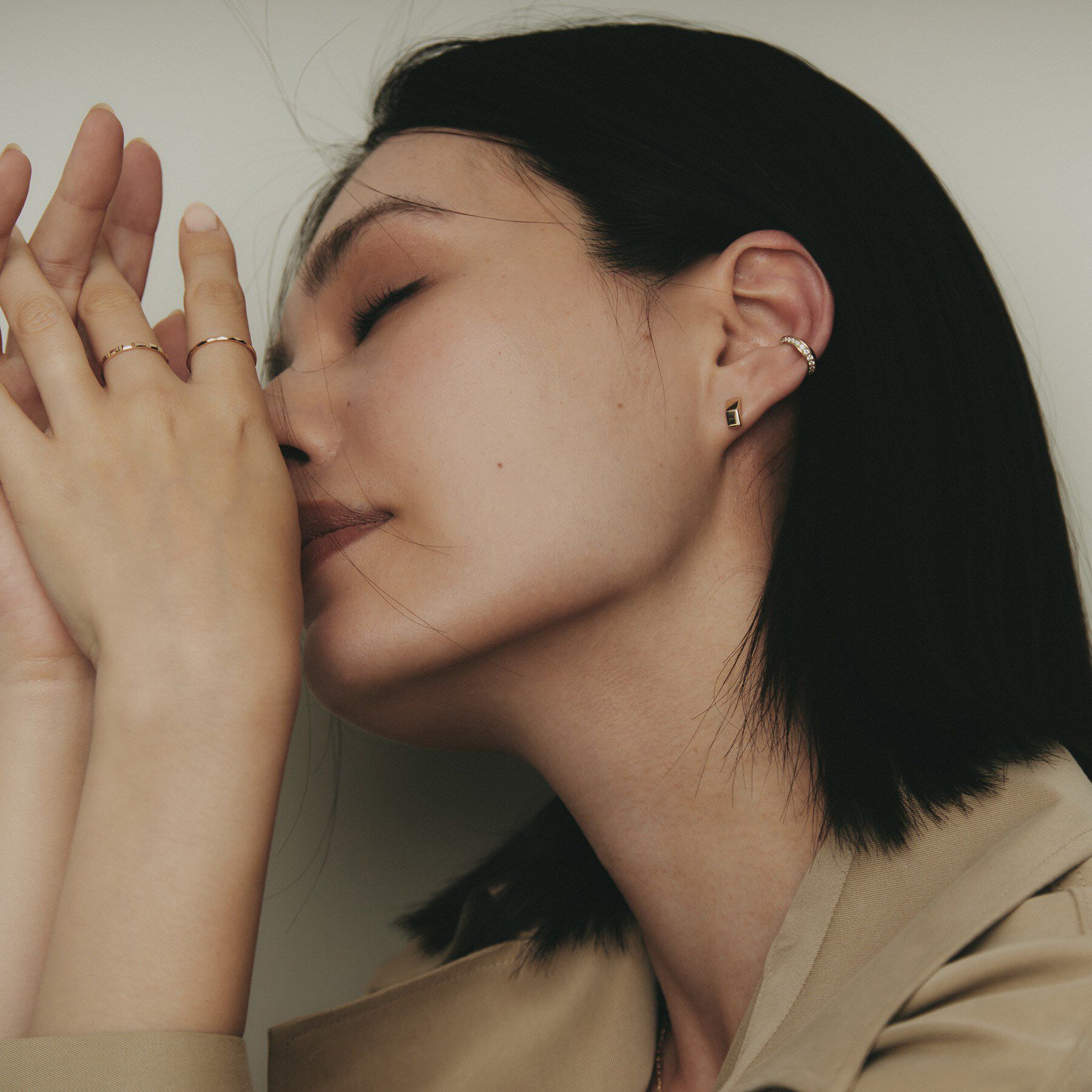 COCOSHNIK「K10ダイヤモンド しのぎテーパード イヤーカフ」|イヤリング|