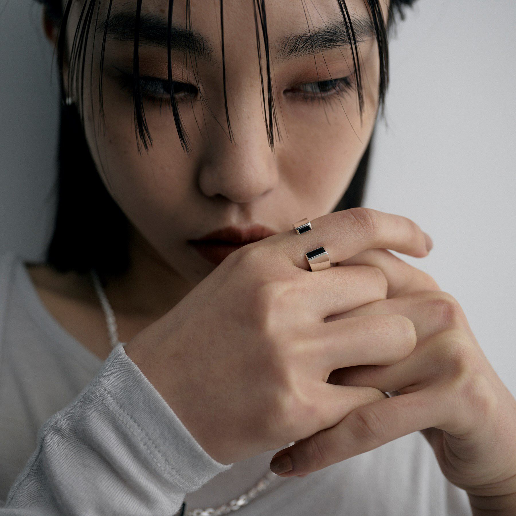 COCOSHNIK ONKITSCH「シルバー オニキス バケットカットオープンリング」|リング|