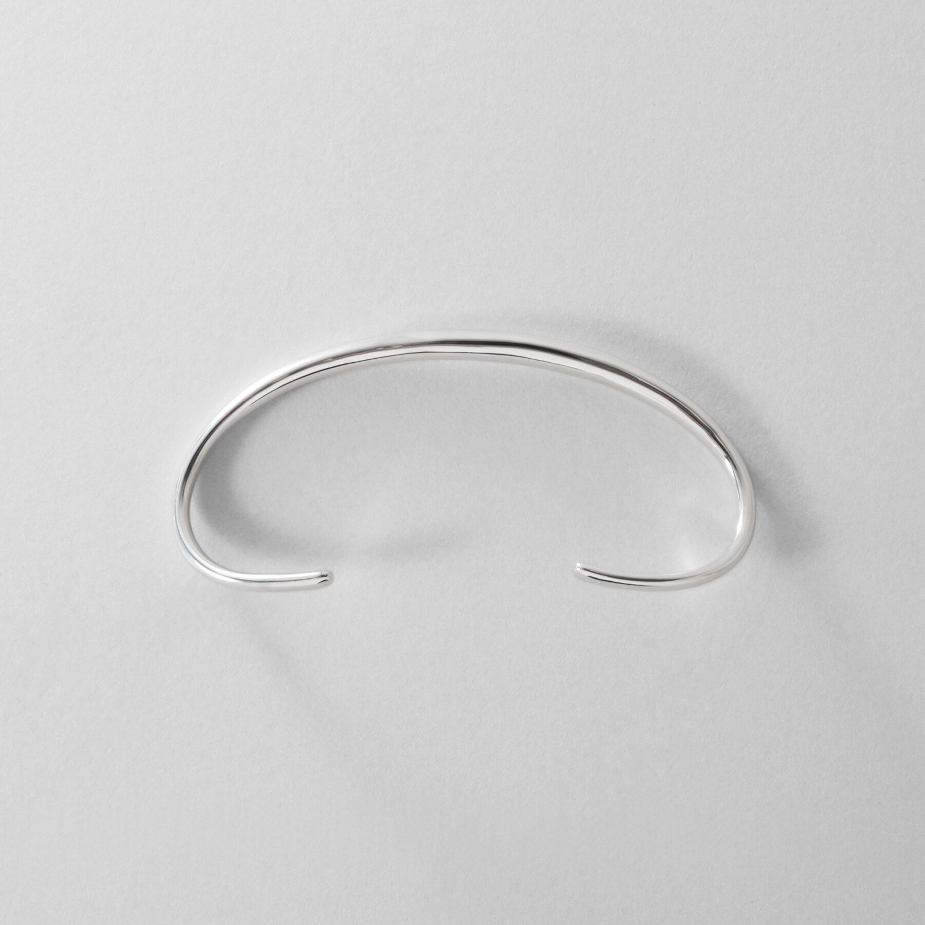 COCOSHNIK ONKITSCH「シルバー 【サステナブル】ニュアンスラインパームカフ」|ブレスレット・バングル|