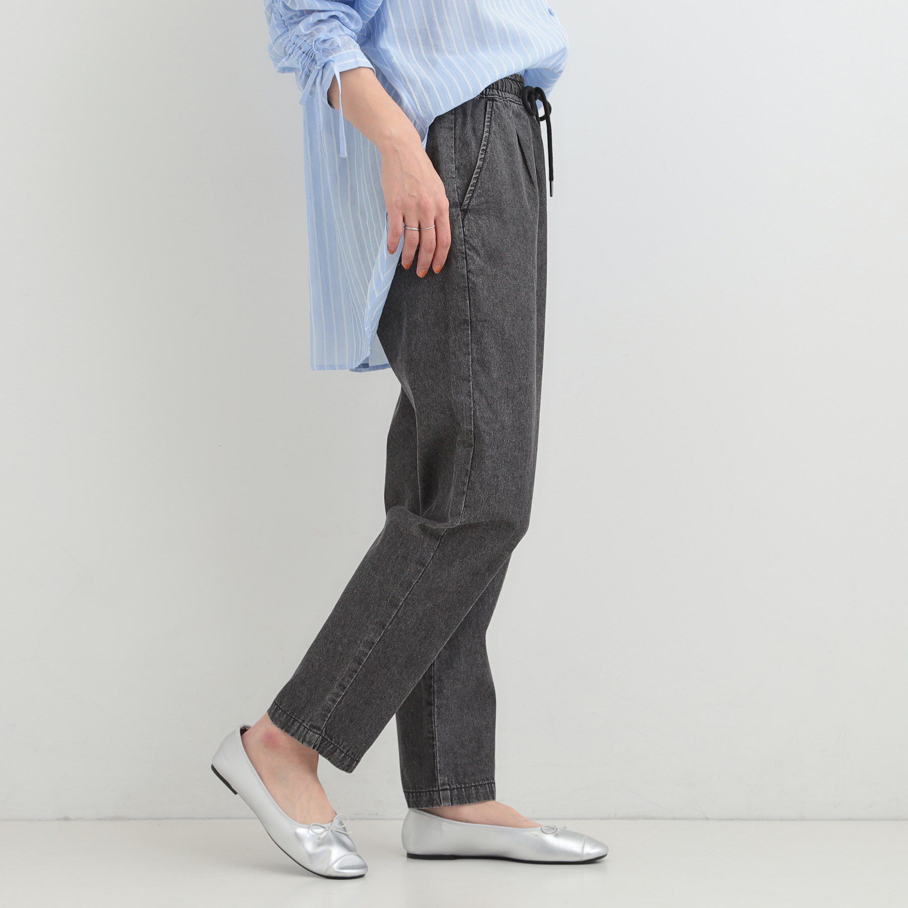 SHOO･LA･RUE「【ライトオンスデニム/S-LL】らくらく イージーデニムテーパードパンツ」|デニム|