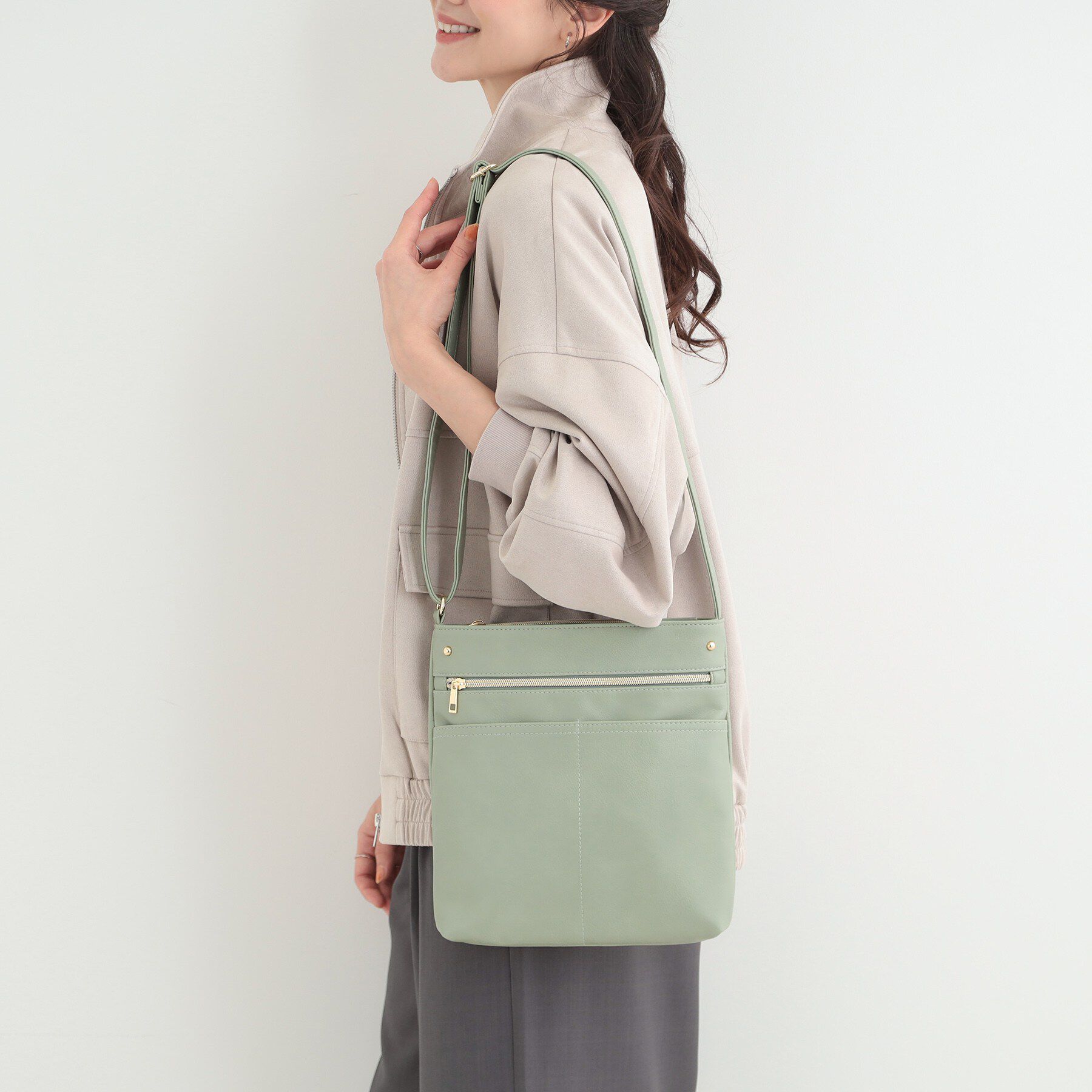 SHOO･LA･RUE「ボディフィット8ポケットショルダーバッグ」|ショルダー・メッセンジャー|