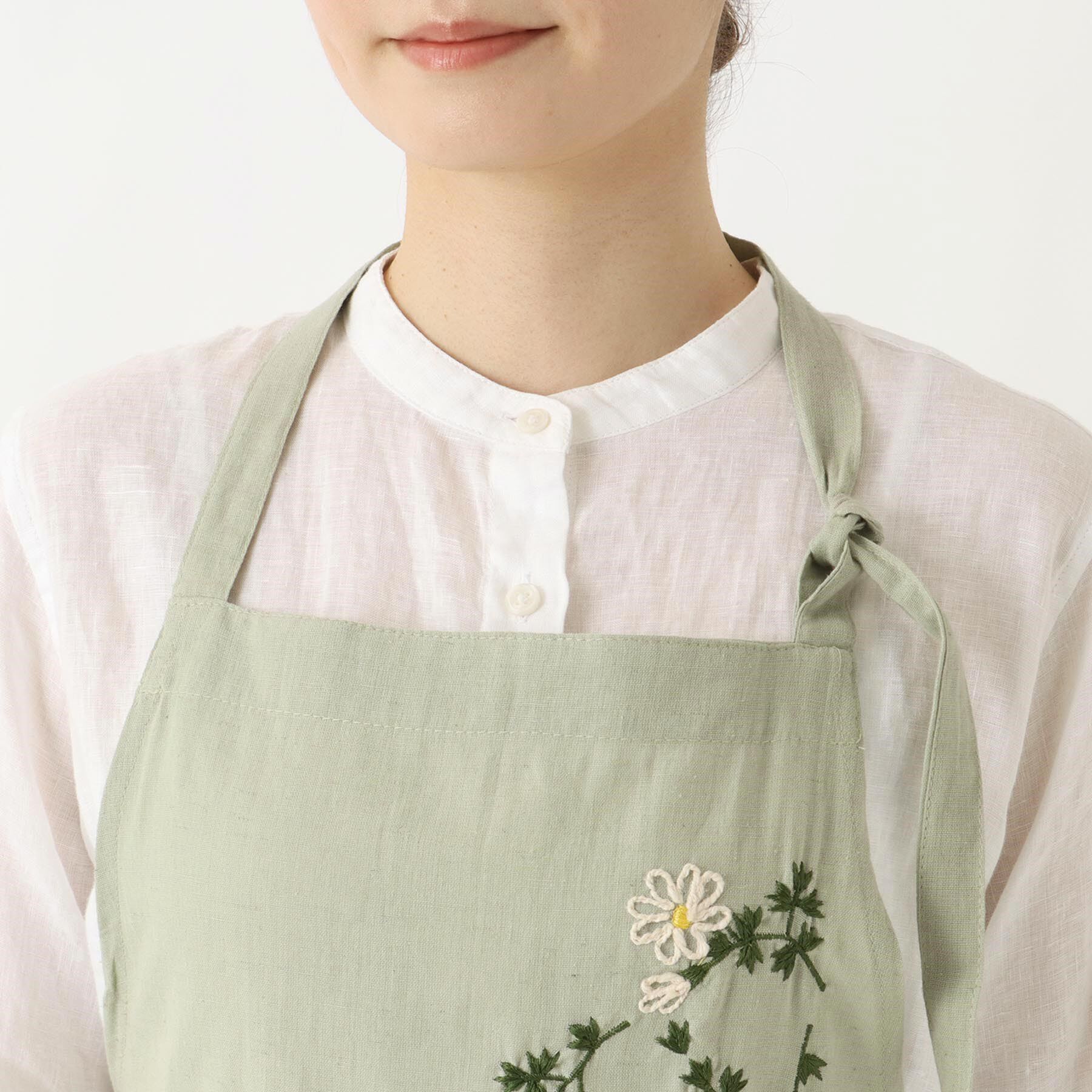 212 KITCHEN STORE「刺繍フラワー マーガレット フルエプロン LGR ＜212Kオリジナル ＞」|食器・キッチングッズ|