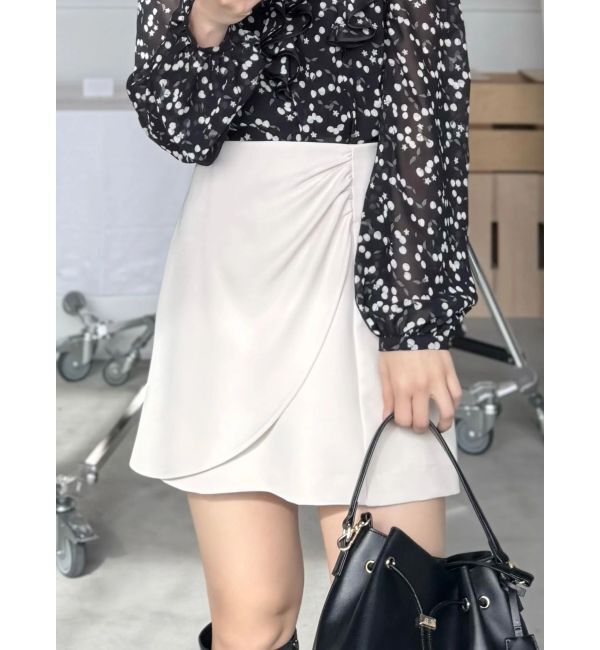 MERCURYDUO「【セットアップ着用可】ドレープミニスカート」|スカート|アイボリー