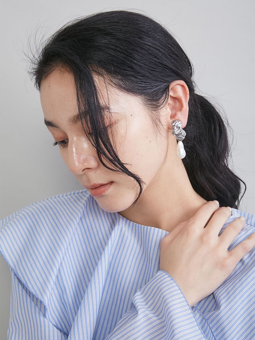 Mila Owen「メタルモチーフパールイヤリング」|イヤリング|