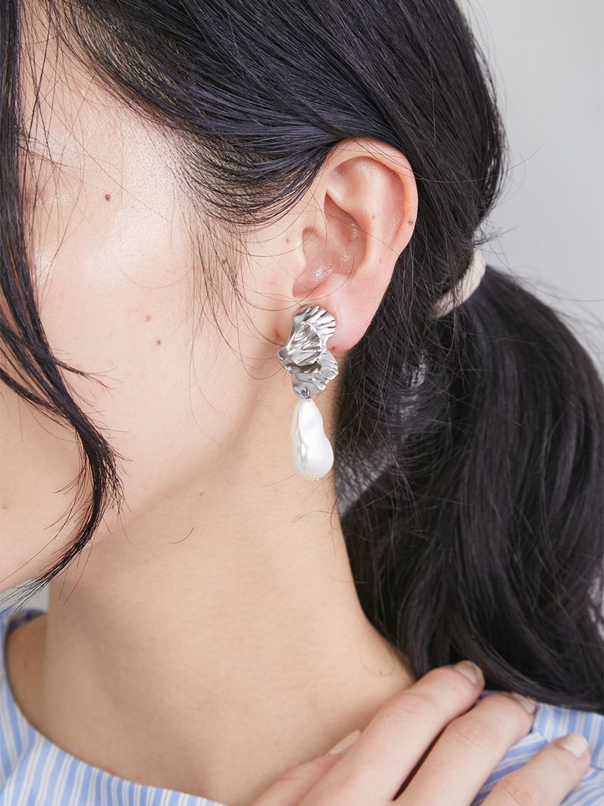 Mila Owen「メタルモチーフパールイヤリング」|イヤリング|