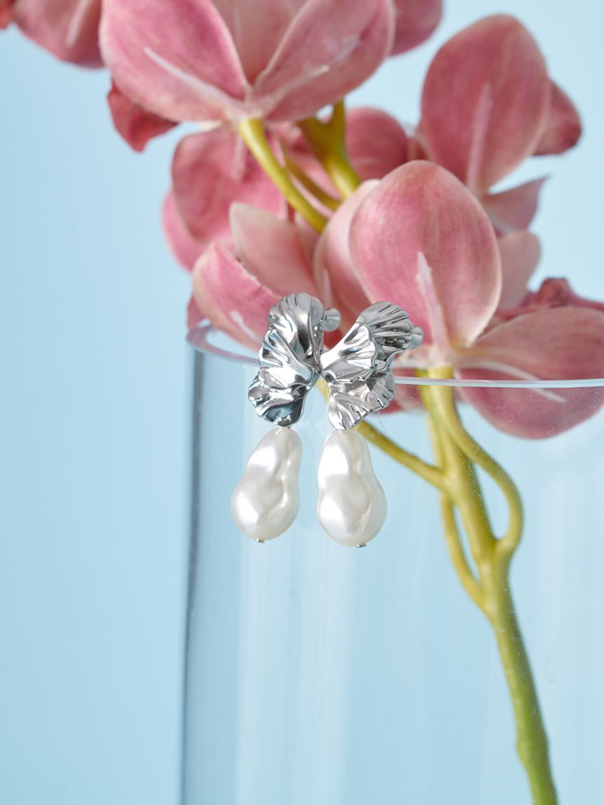 Mila Owen「メタルモチーフパールイヤリング」|イヤリング|B