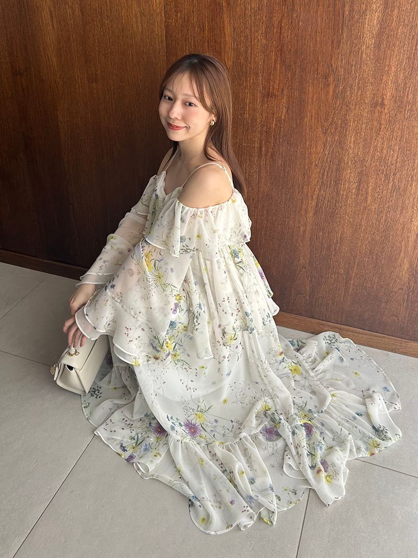 SNIDEL「オフショルフリルワンピース」|ワンピース|