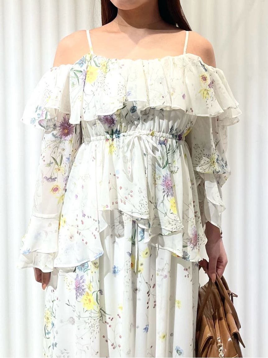 SNIDEL「オフショルフリルワンピース」|ワンピース|