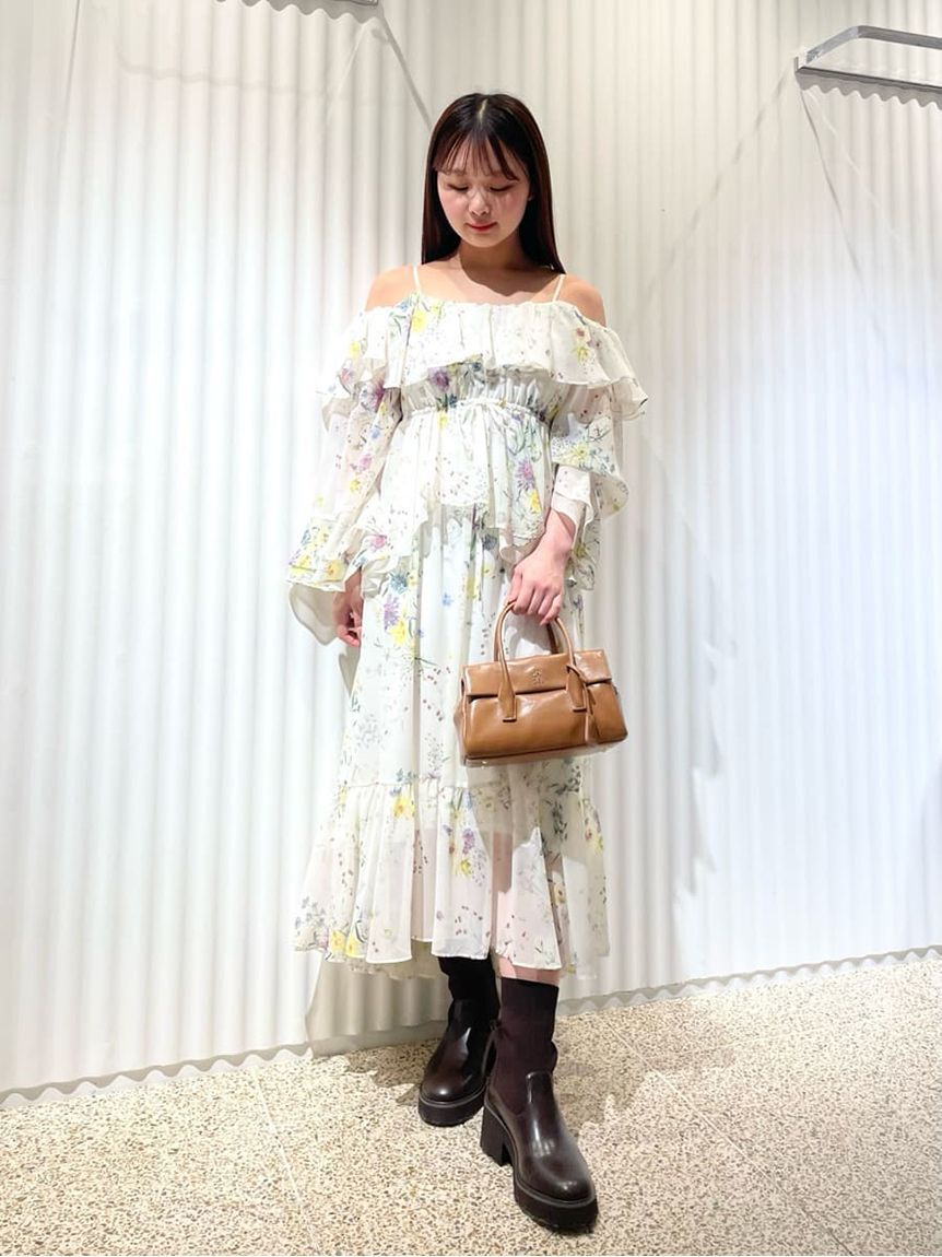 SNIDEL「オフショルフリルワンピース」|ワンピース|