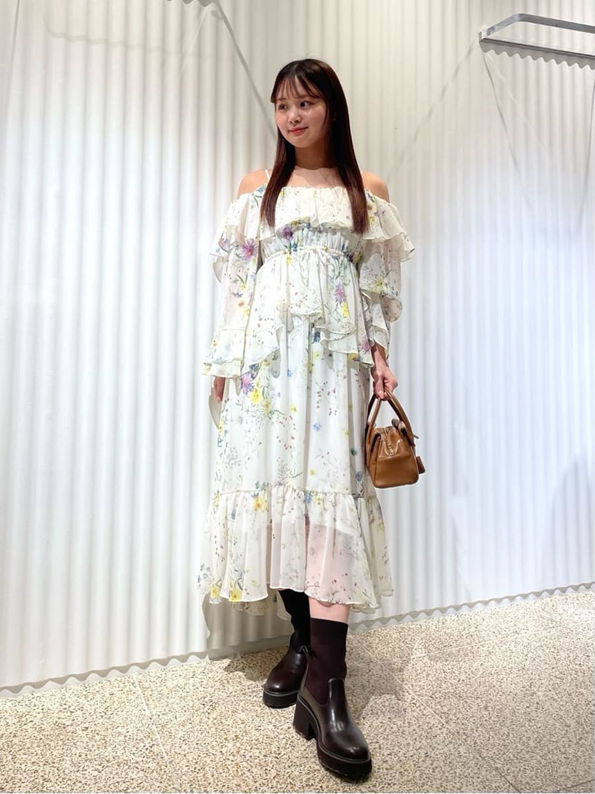 SNIDEL「オフショルフリルワンピース」|ワンピース|