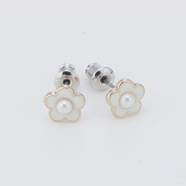 MARY QUANT「スモールエポデイジー ピアス」|ピアス|ゴールド