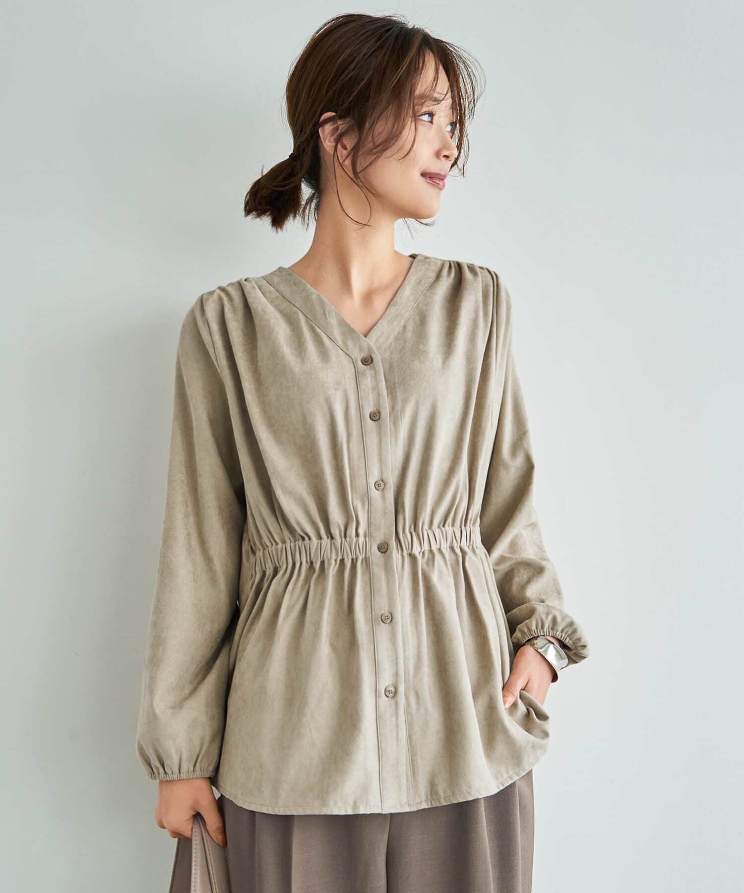 STYLE DELI「【LUXE】ピーチスキンウエストマークギャザーブラウス」|シャツ・ブラウス|ライトベージュ