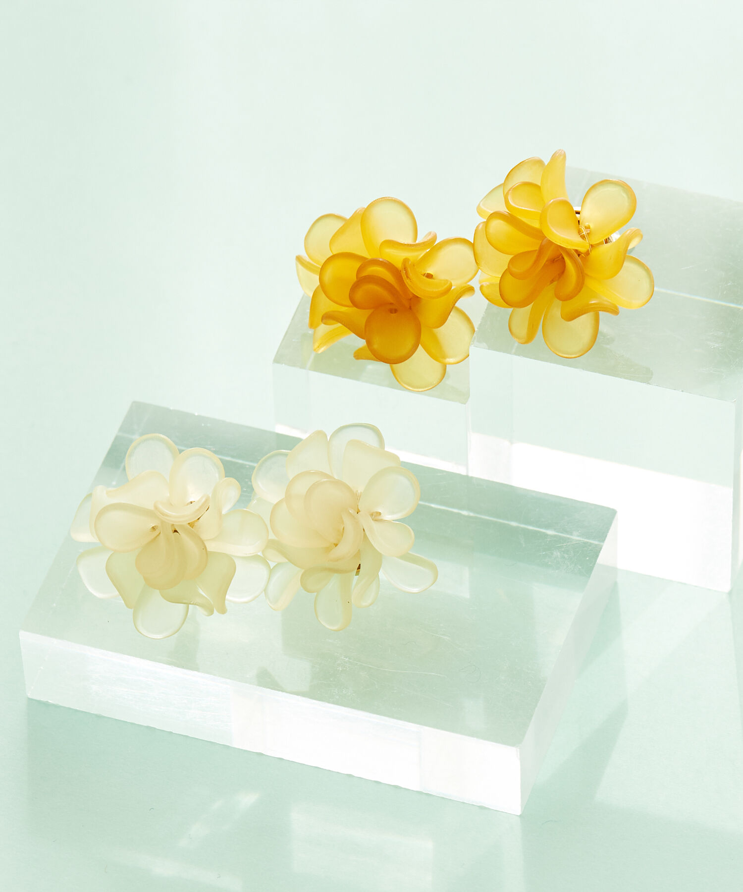 Phoebe「マーガレットフラワーカラーピアス　アイボリー」|ピアス|